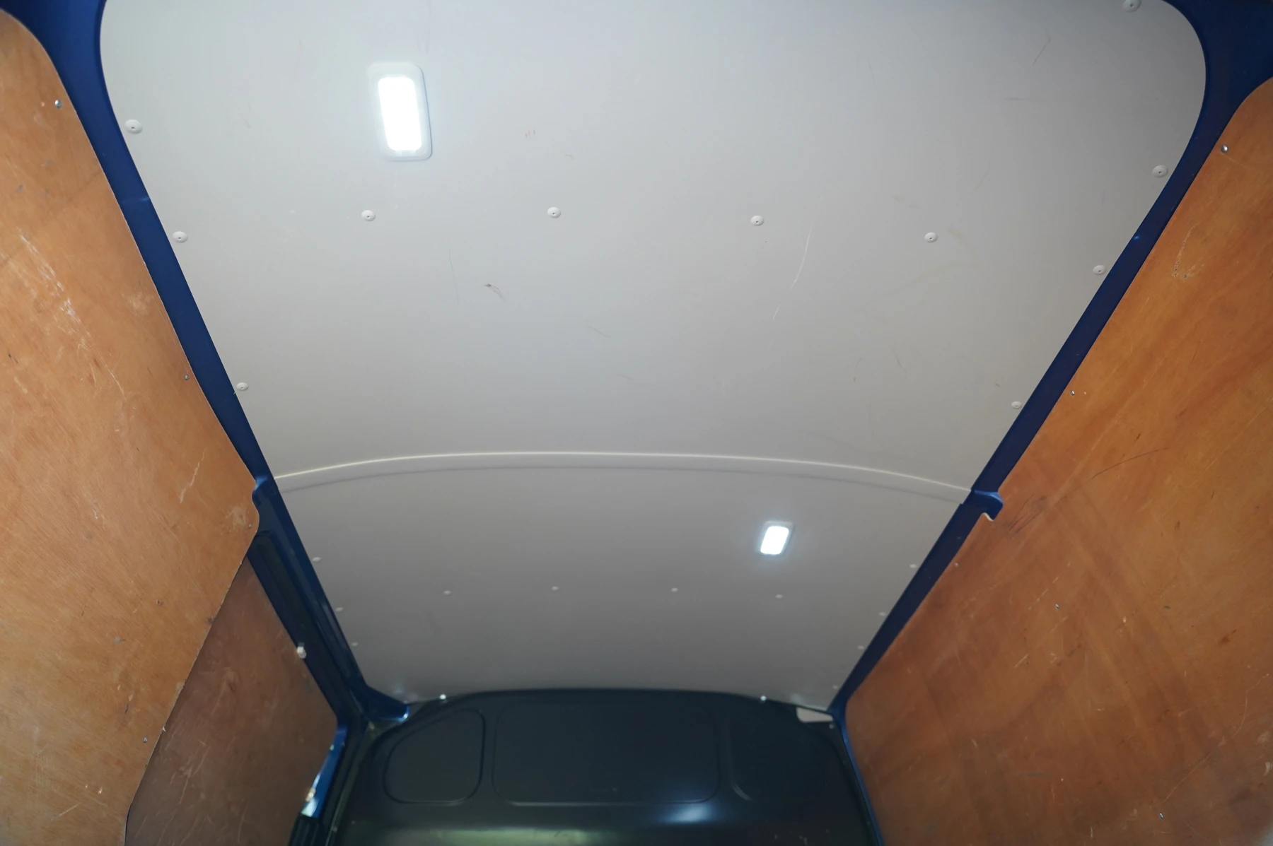 Volkswagen-Transporter-image-31