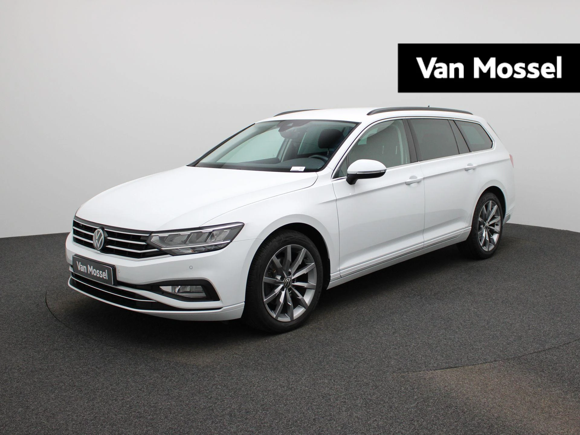 Volkswagen-Passat-image-0