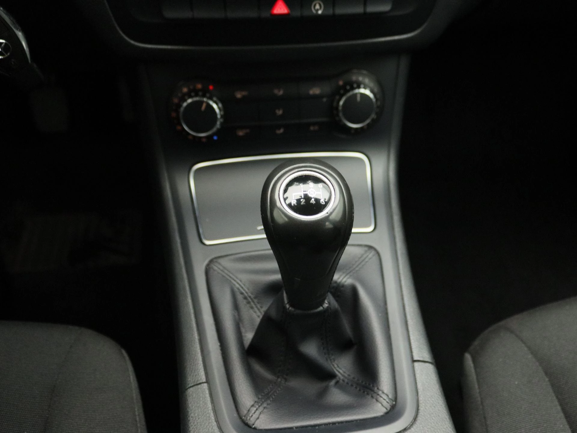 Mercedes-Benz-B-Klasse-image-11