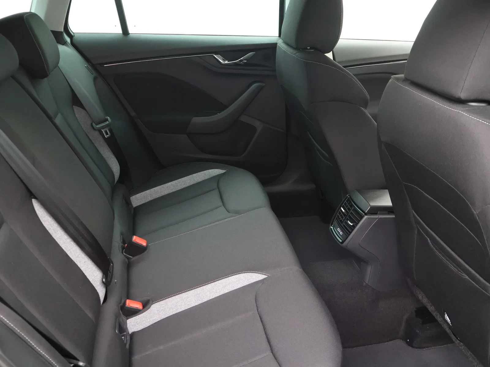Škoda Kamiq Kamiq Family 1,0 TSI 85 kW 6v Man. / DEMO