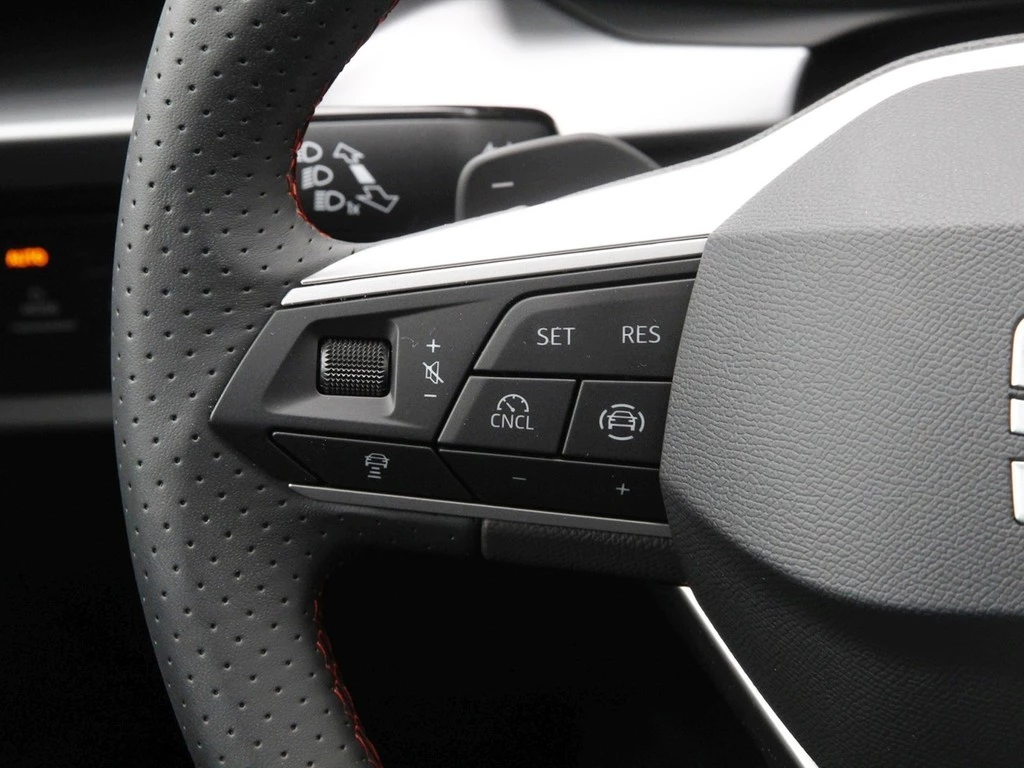 SEAT Leon Sportstourer eTSI UPE 46.330 FR Black Ed.