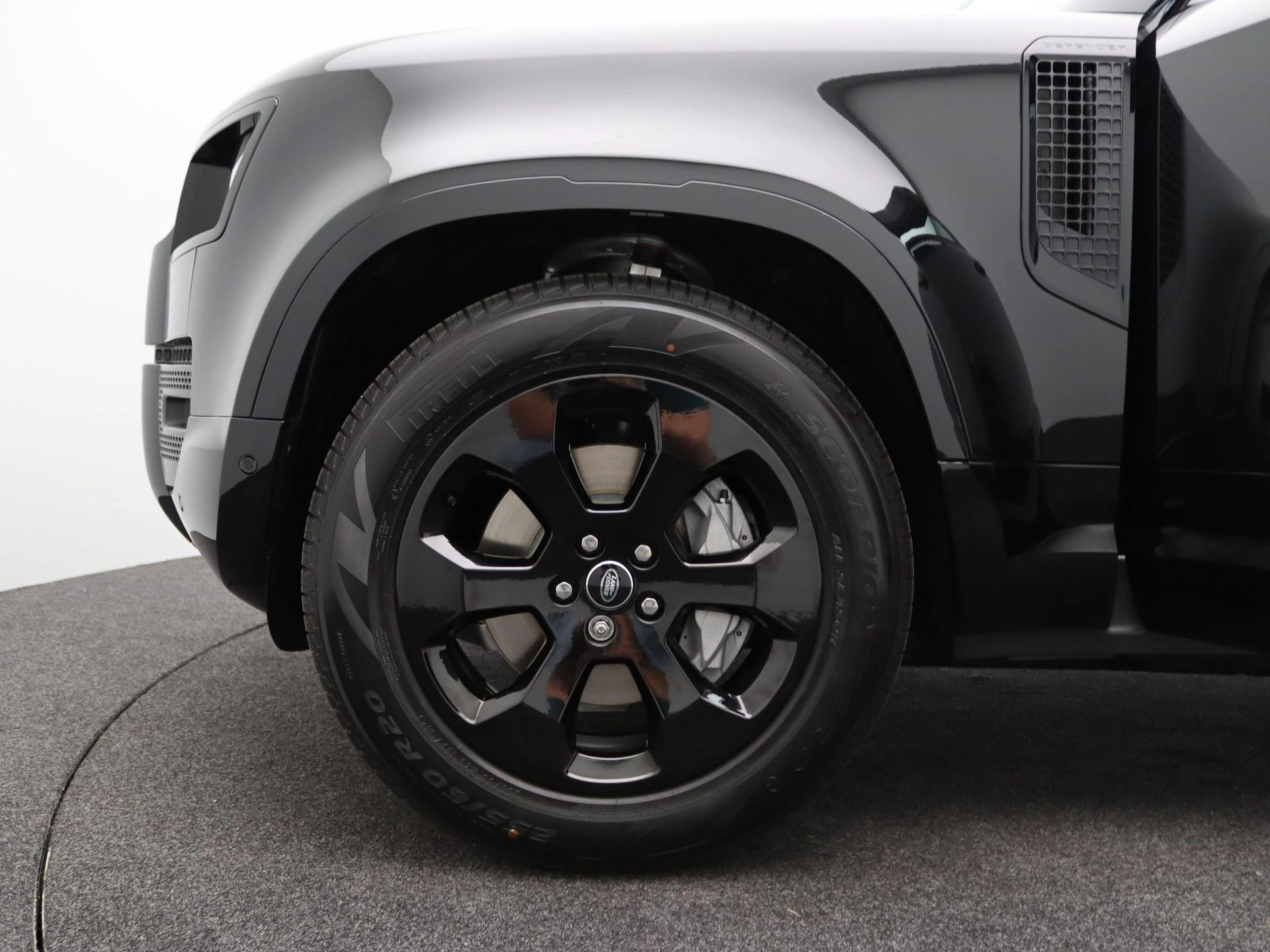 Land Rover Defender 110 2.0 P300e 110 Dynamic SE Edition