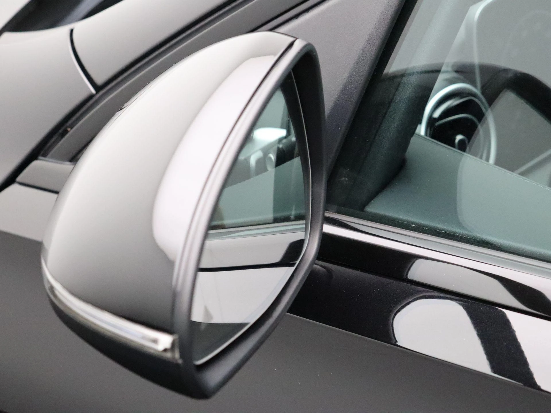 Mercedes-Benz-C-Klasse-image-7