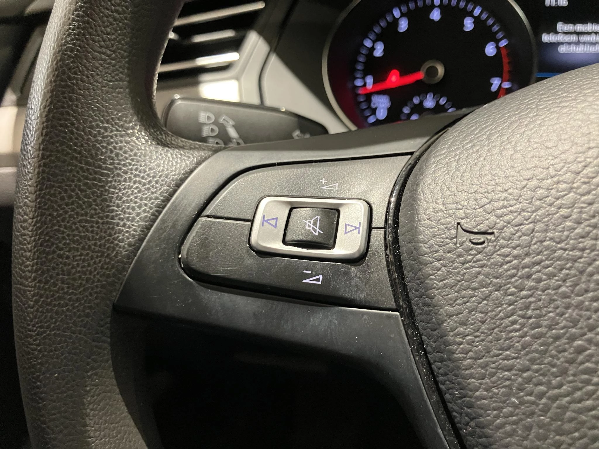 Volkswagen-Passat-image-16