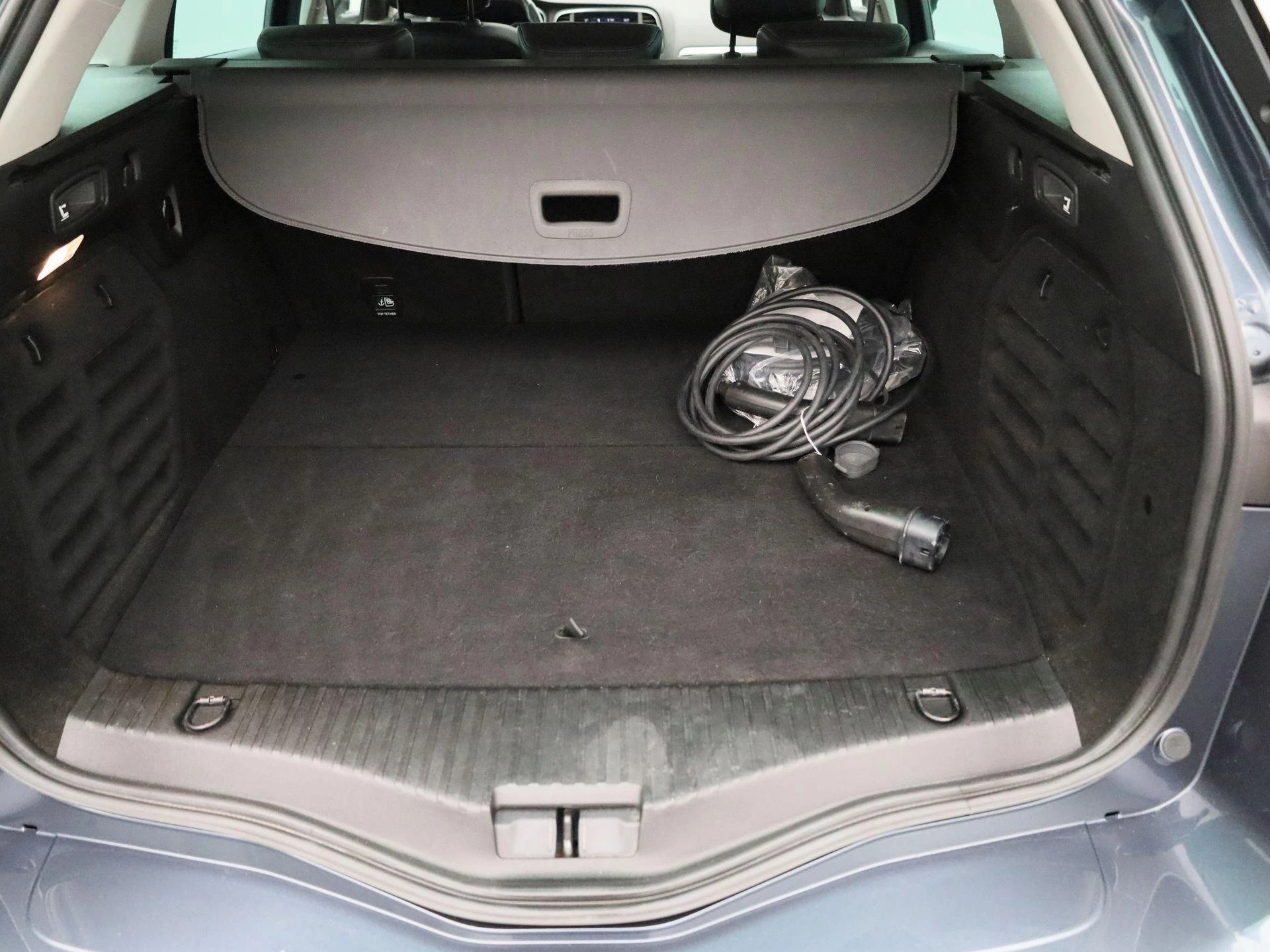 Renault-Megane E-Tech-image-12