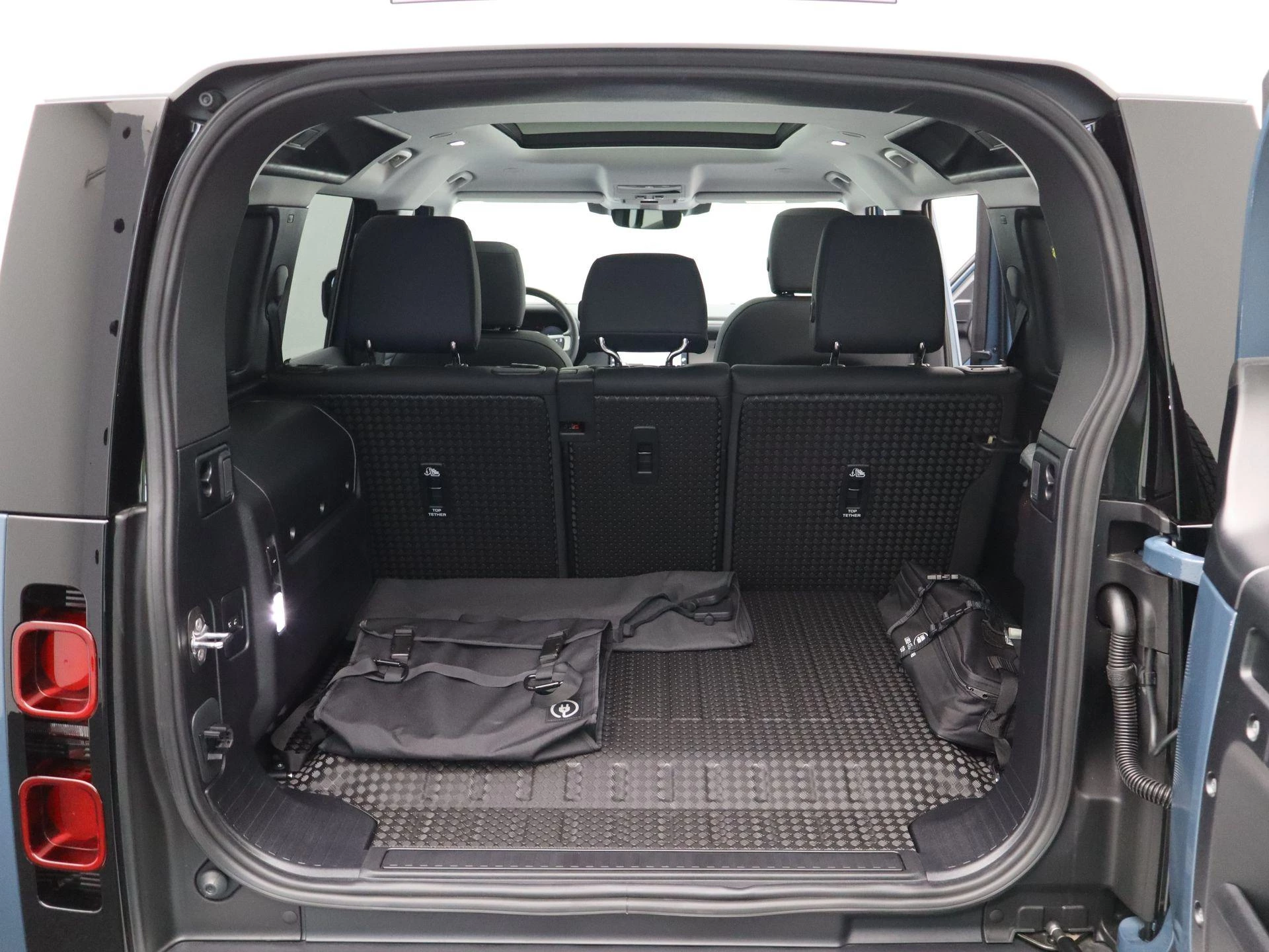 Land Rover-Defender-image-30