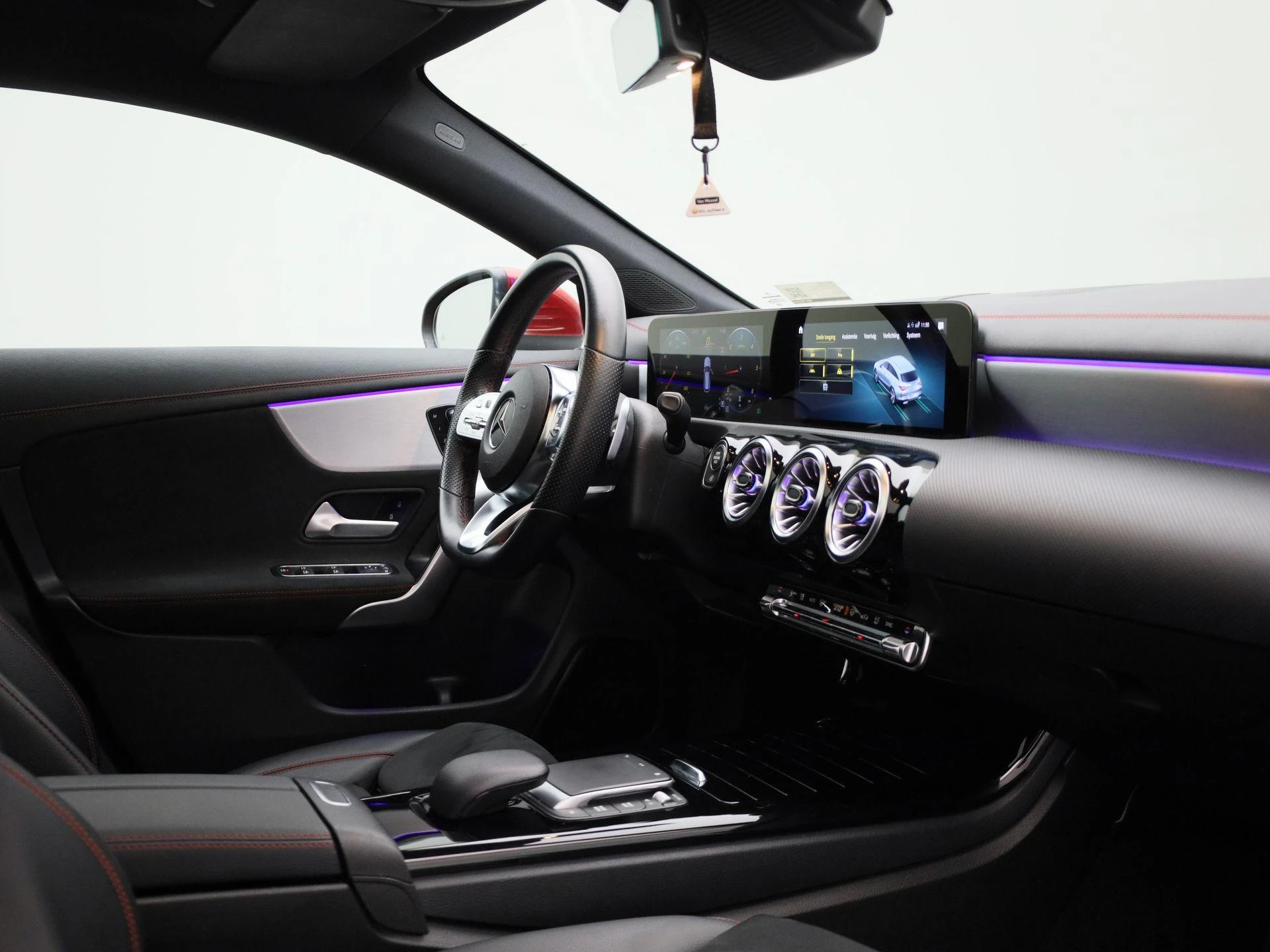 Mercedes-Benz CLA 180 d AMG Line Shooting Brake + CARPLAY + PANO DAK + TREKHAAK + MEMORY SEATS +