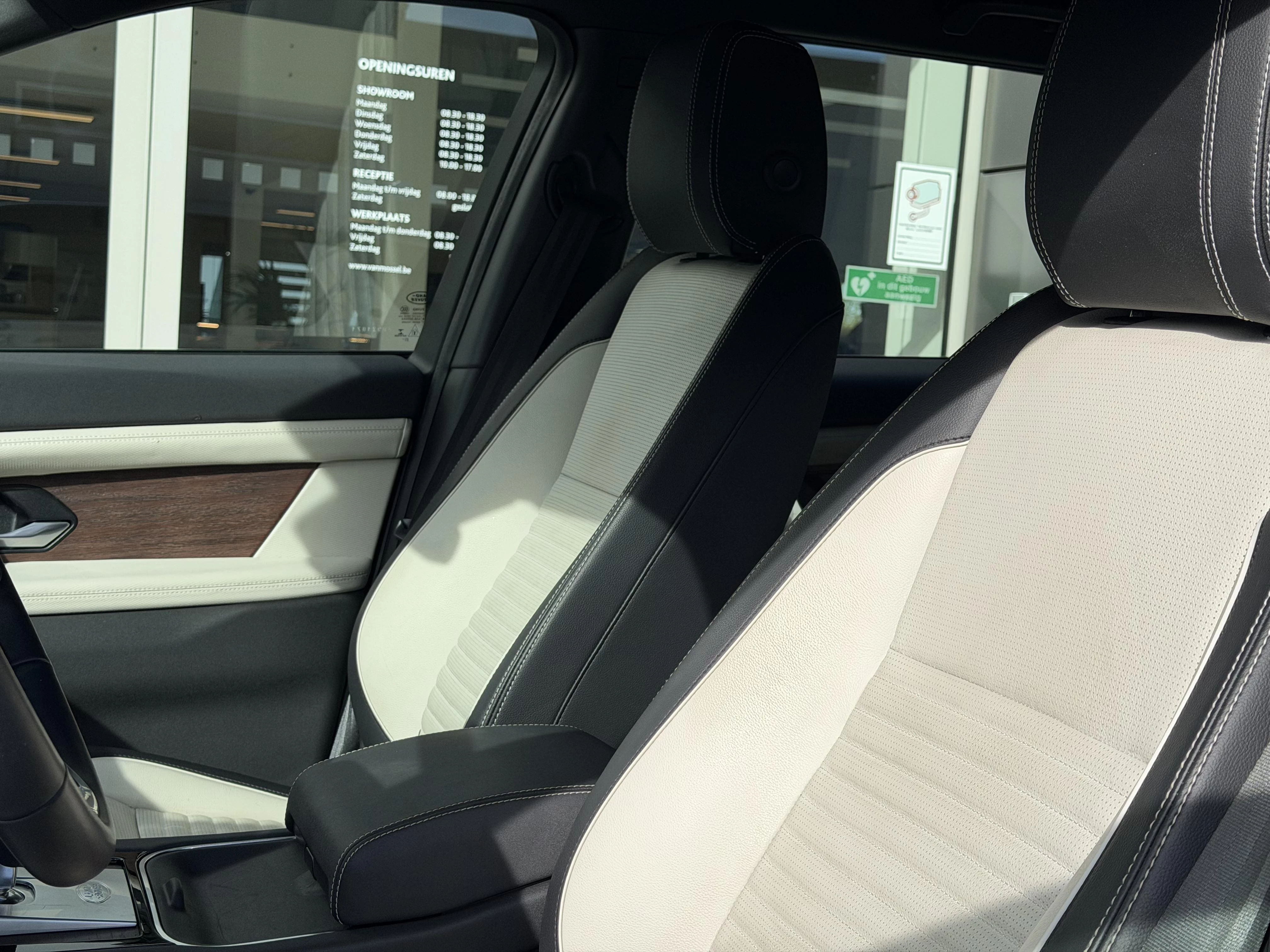 Land Rover-Discovery Sport-image-3