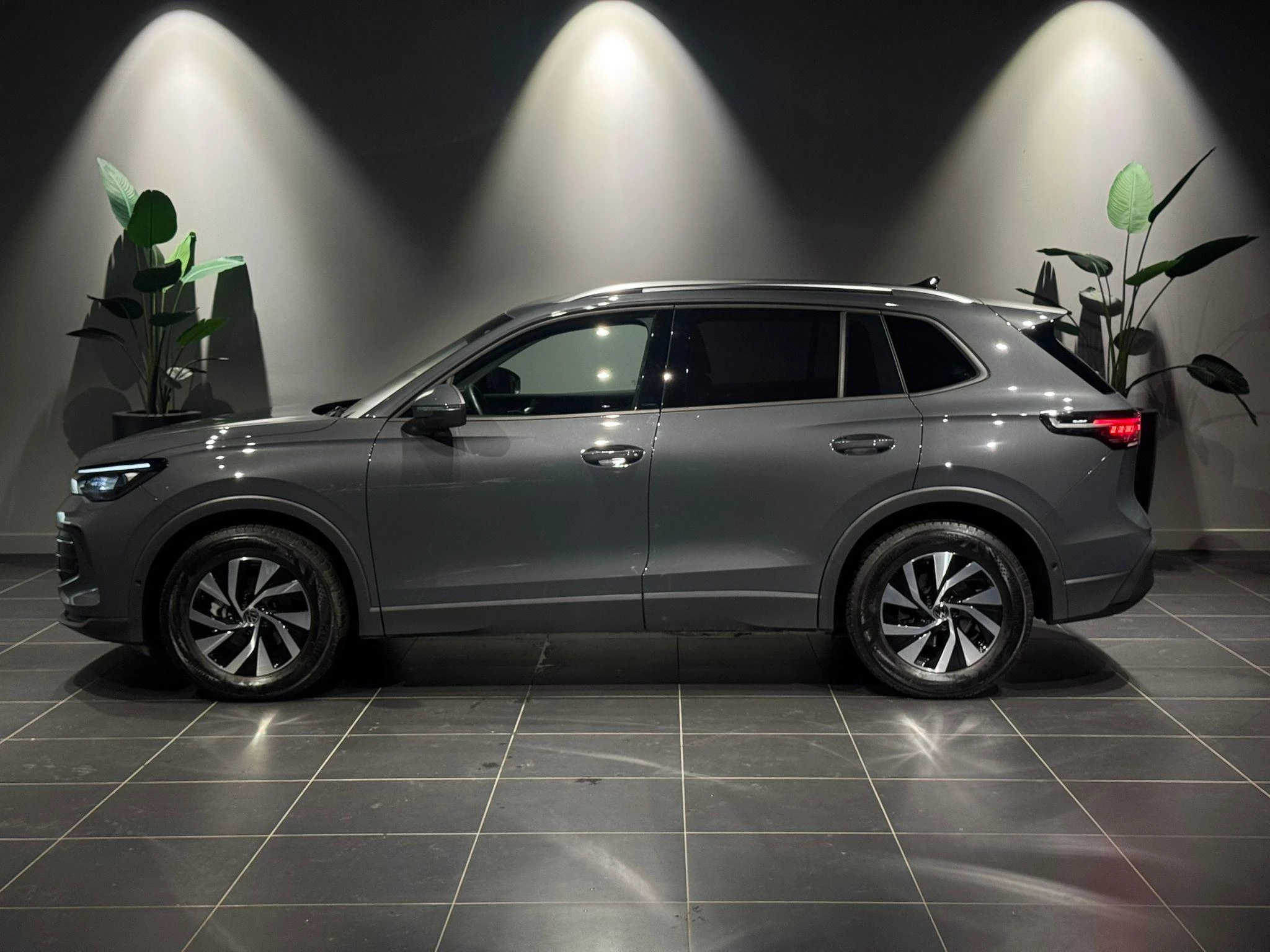 Volkswagen-Tiguan-image-5