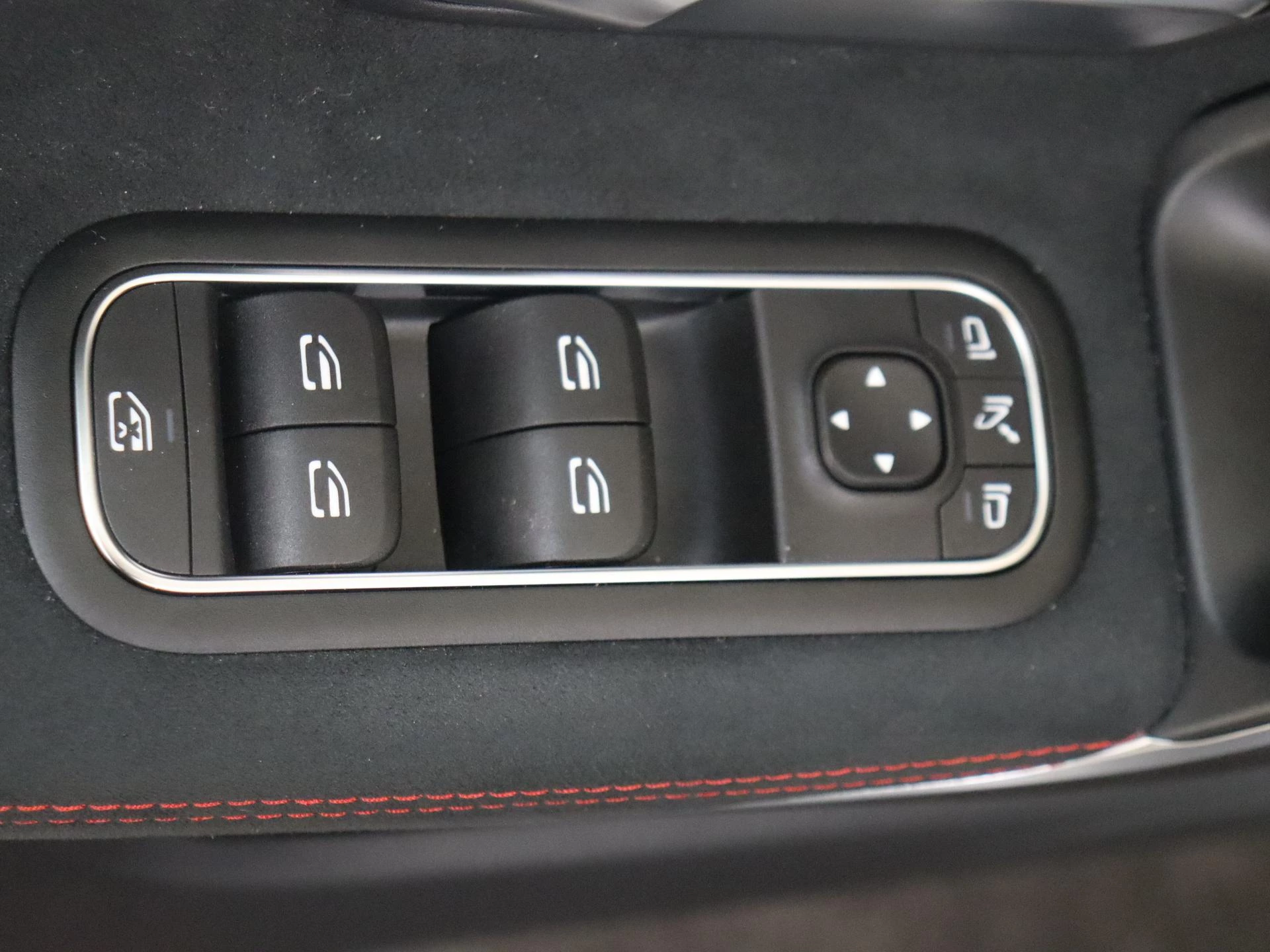 Mercedes-Benz-CLA-image-30