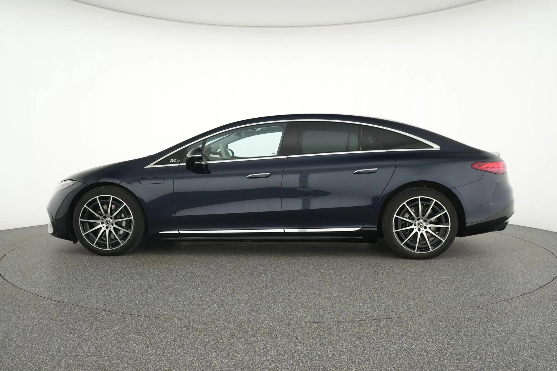 Mercedes-Benz-EQS-image-7