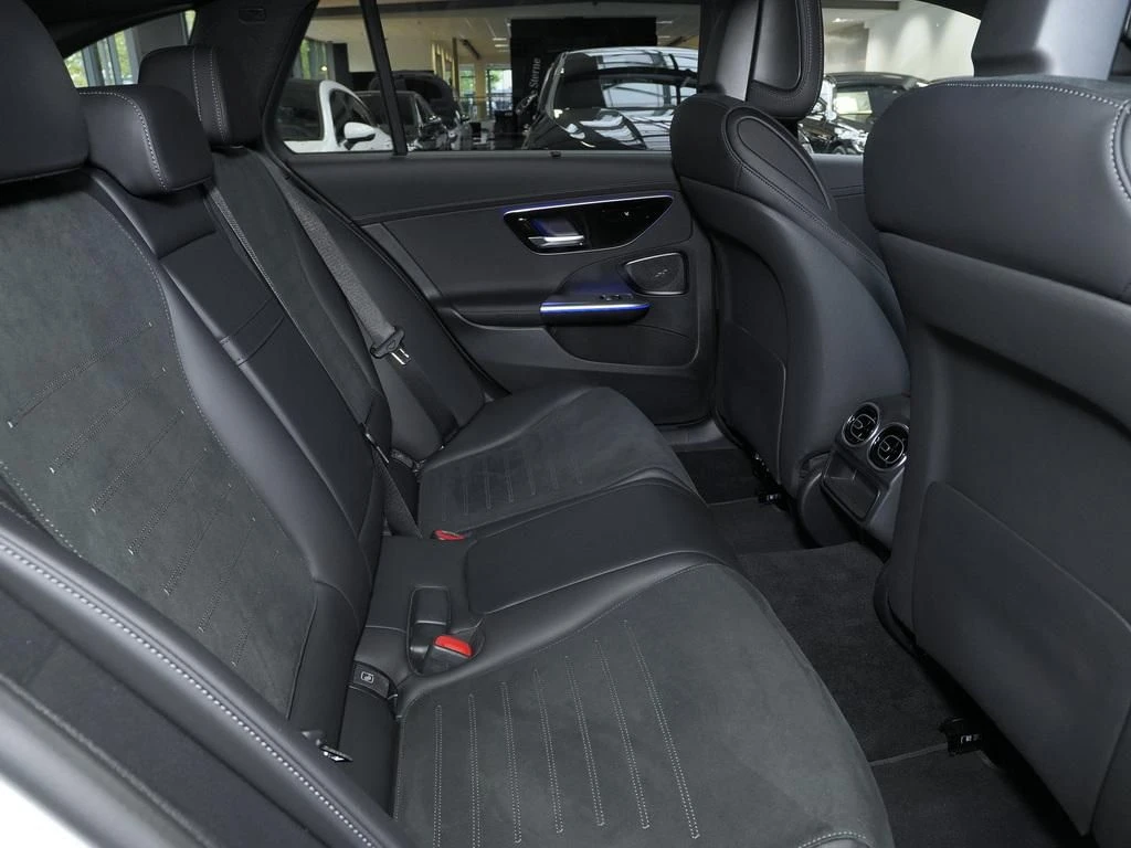Mercedes-Benz-C-Klasse 300-image-14