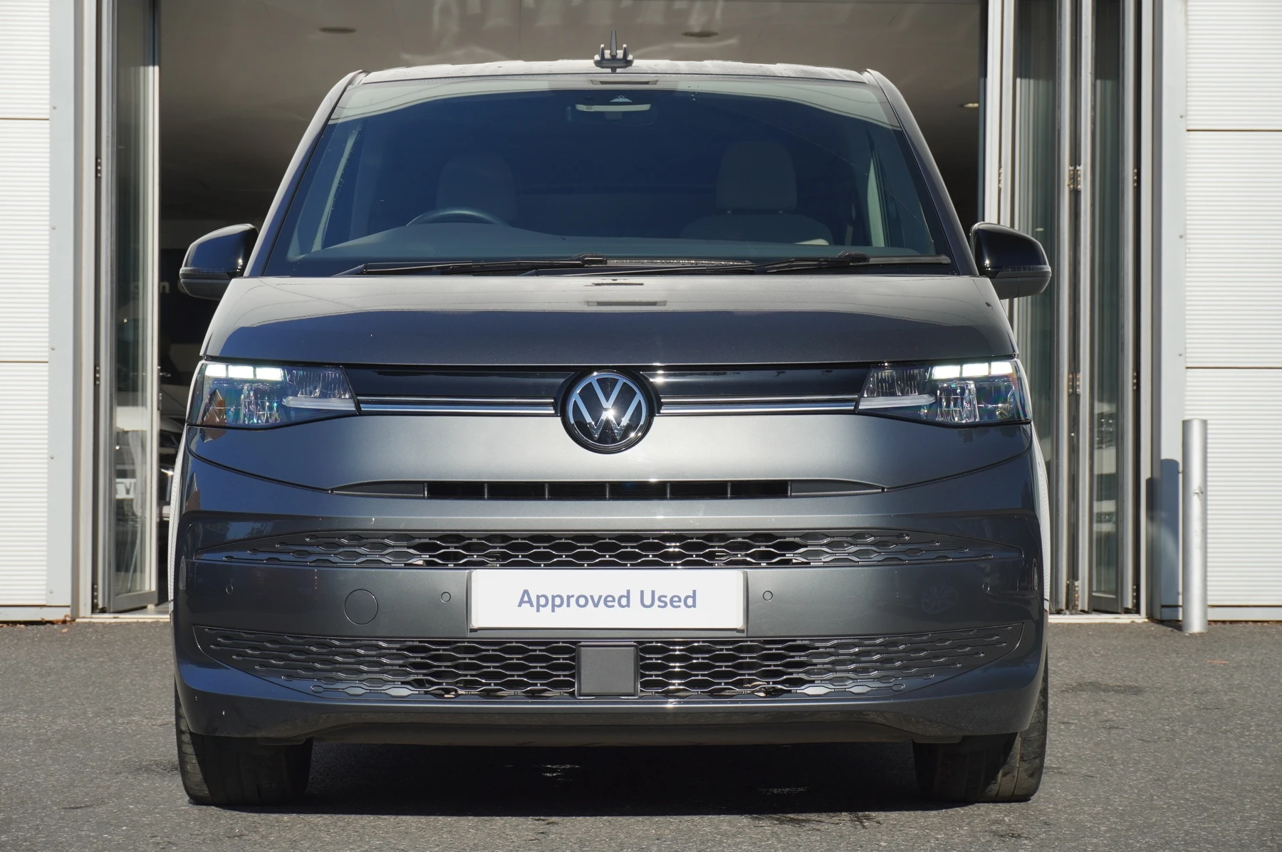 Volkswagen-Multivan-image-6