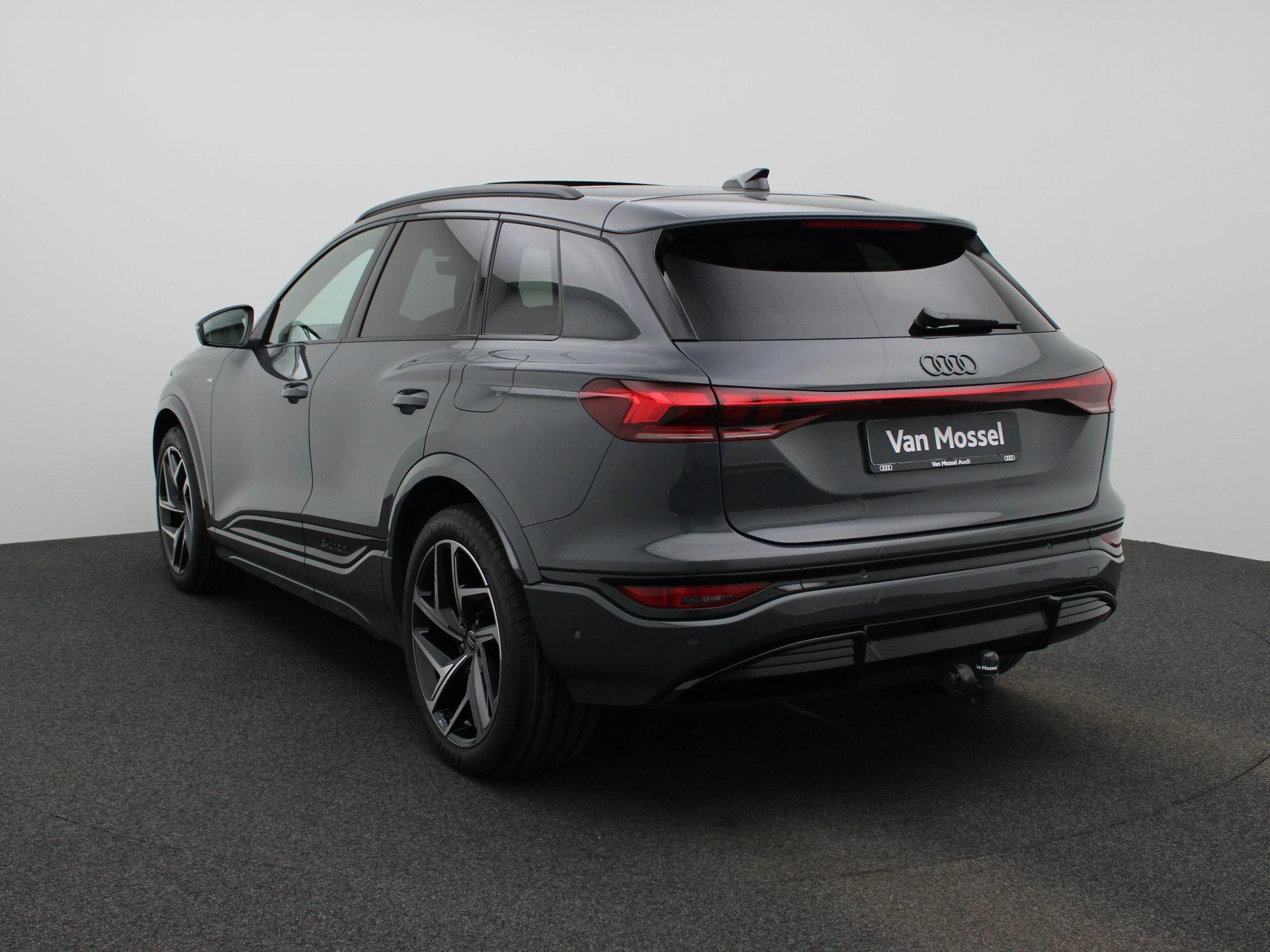 Audi-Q6 e-tron-image-2