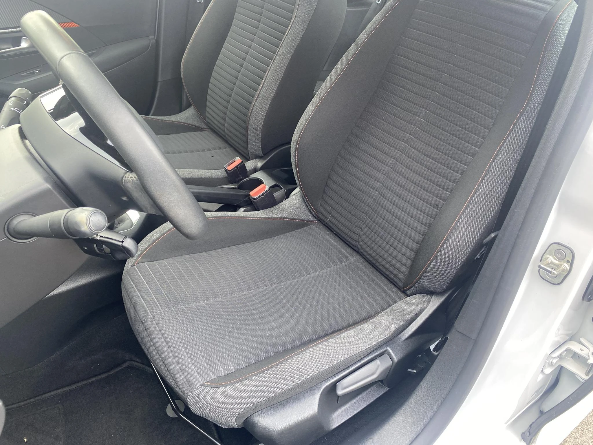 Peugeot-208-image-8