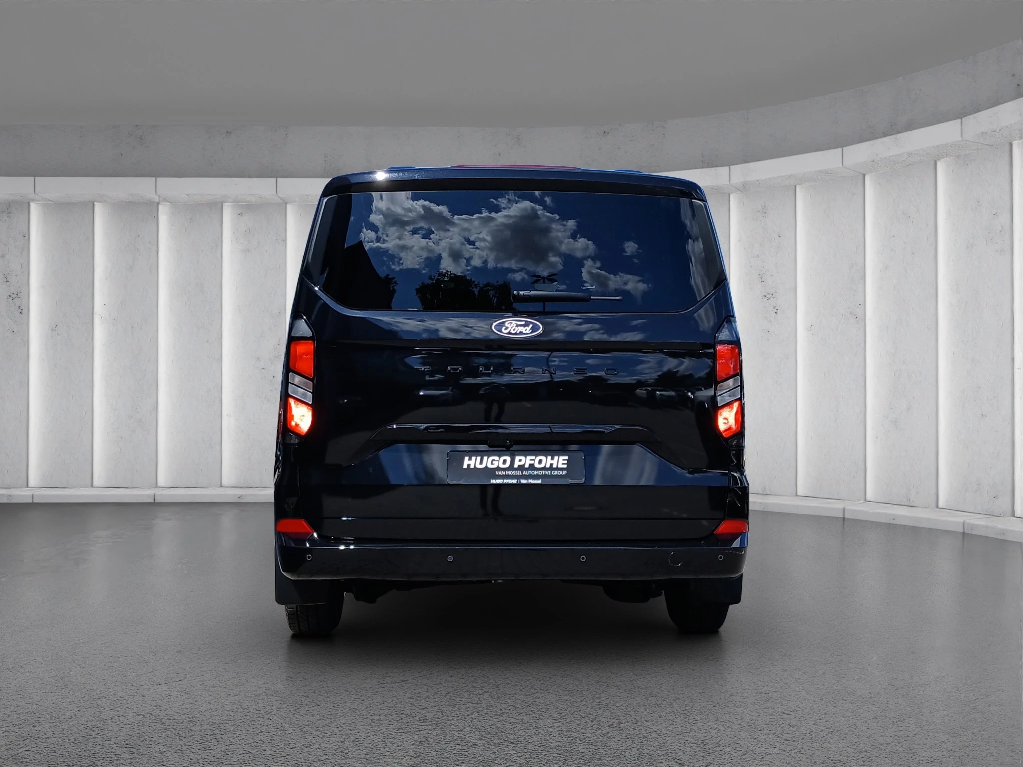 Ford-Tourneo Custom-image-3