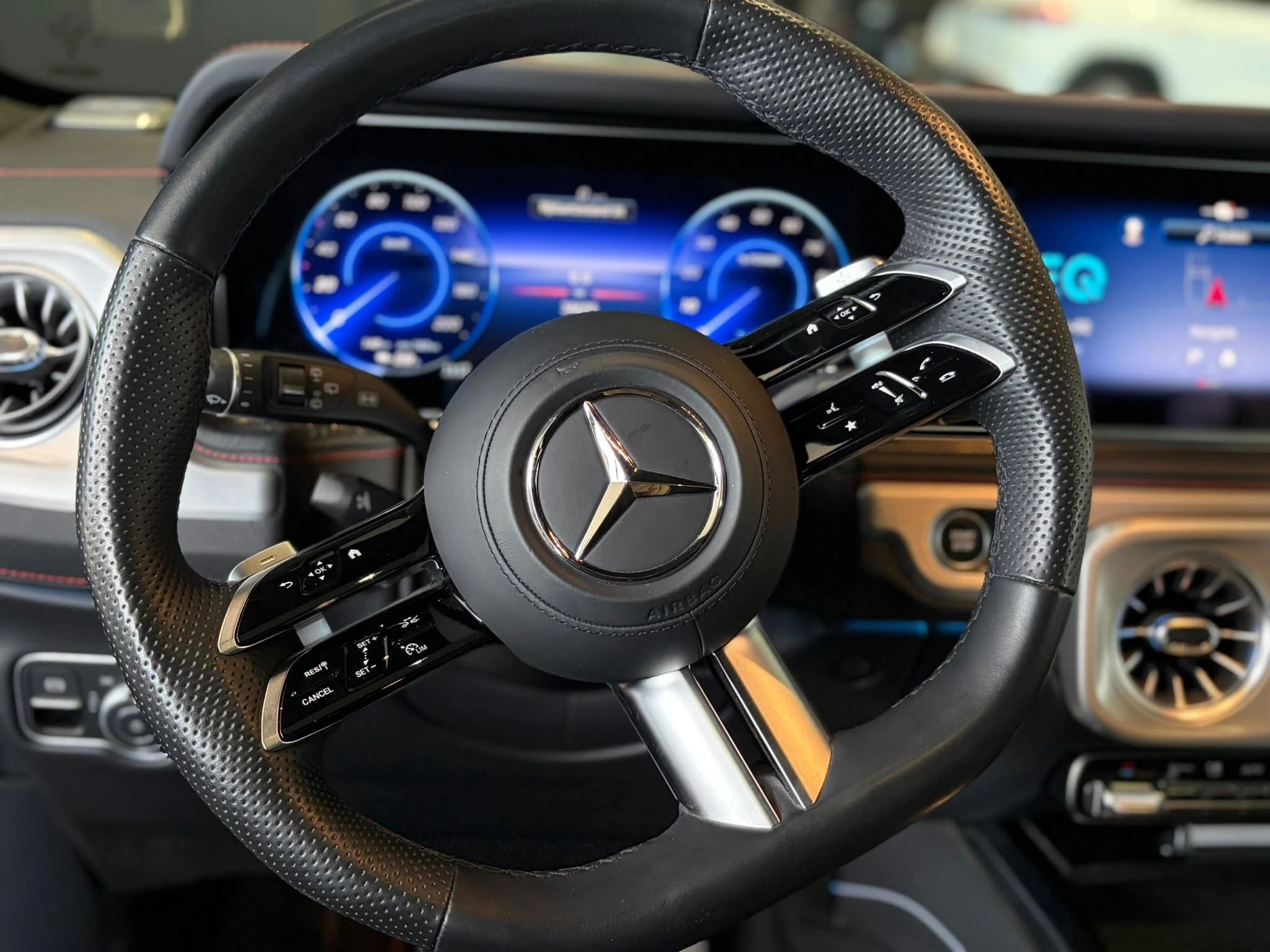 Mercedes-Benz-G-Klasse-image-15