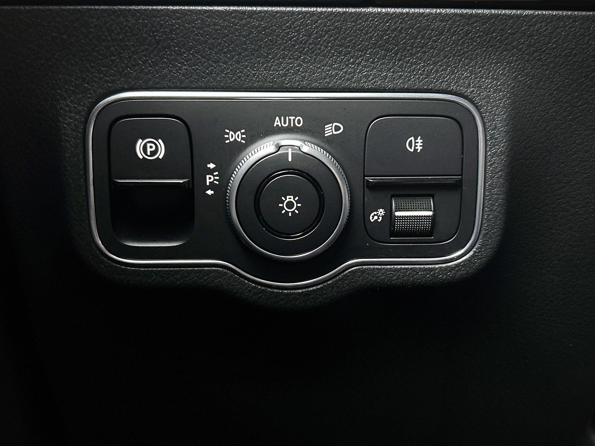 Mercedes-Benz-EQA-image-22