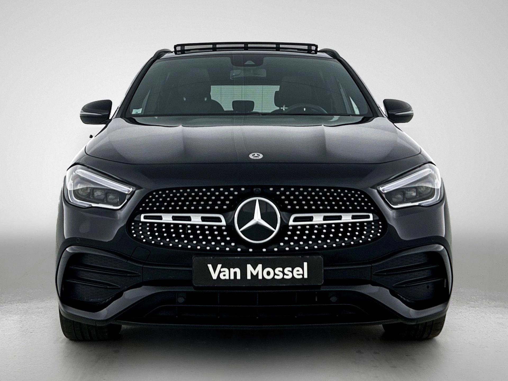 Mercedes-Benz-GLA-image-4