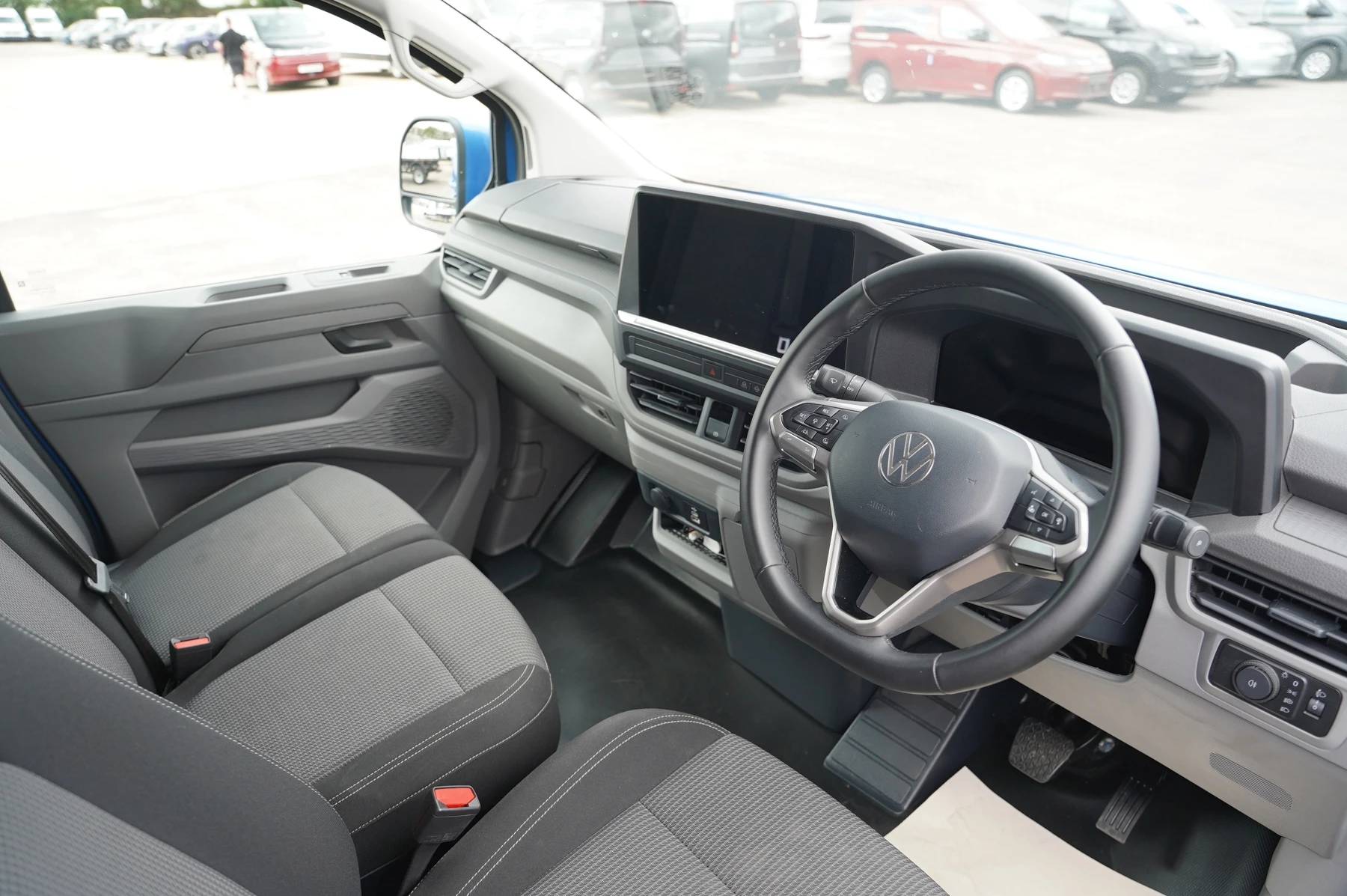 Volkswagen-Transporter-image-5