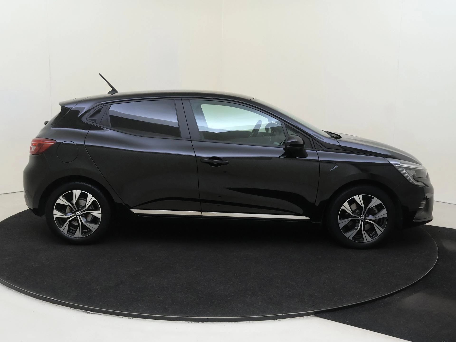 Renault-Clio-image-8