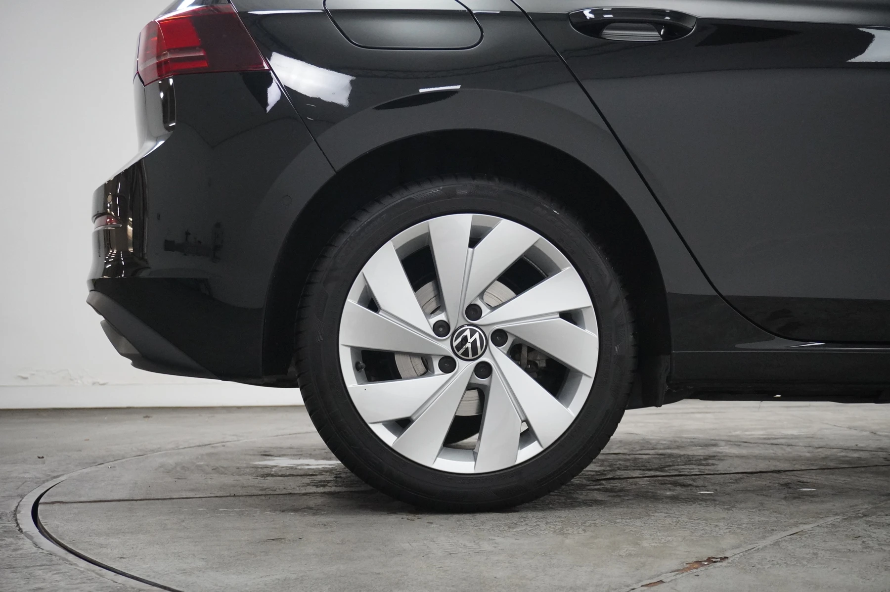 Volkswagen-Golf-image-19