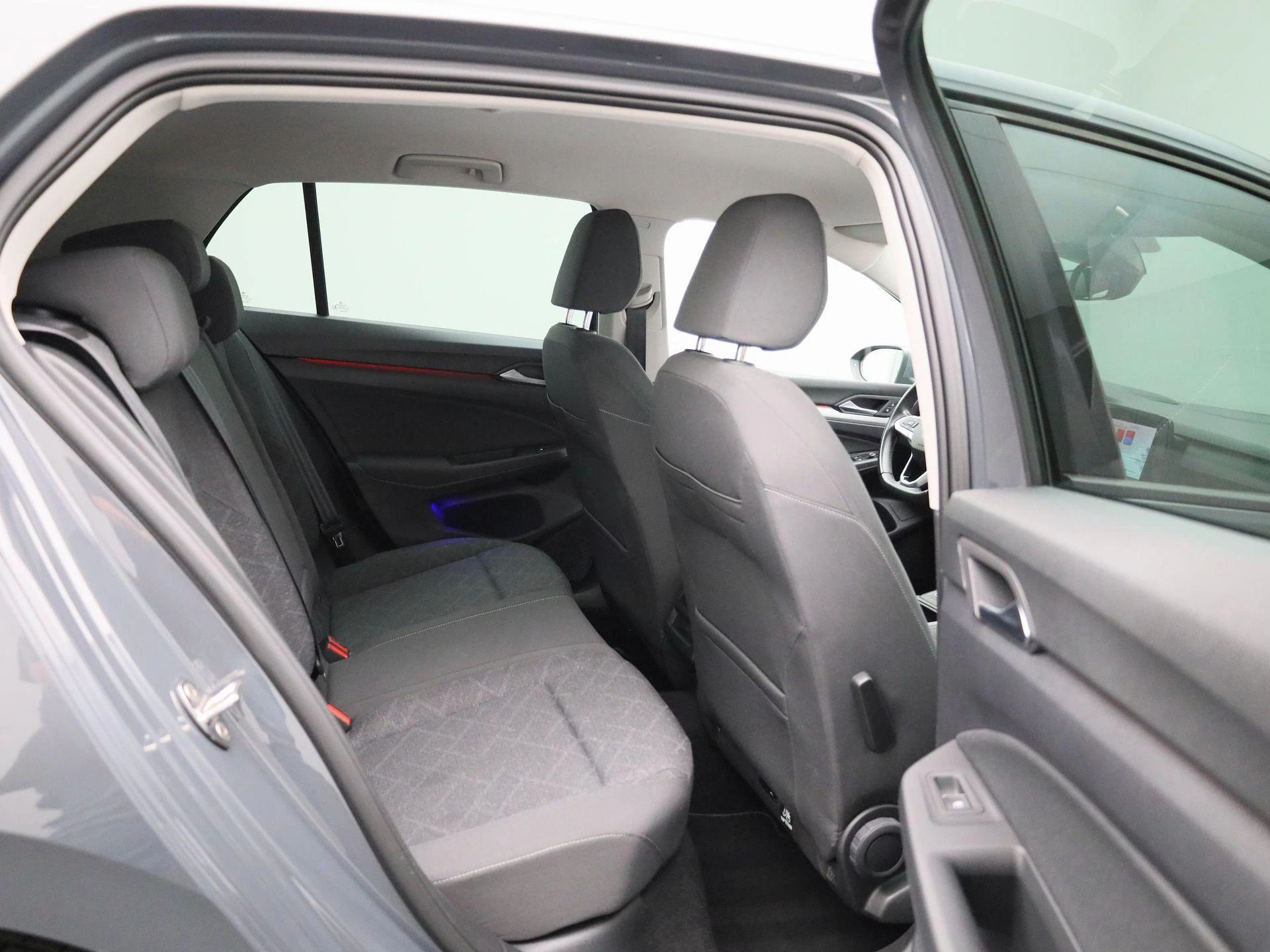 Volkswagen-Golf-image-31