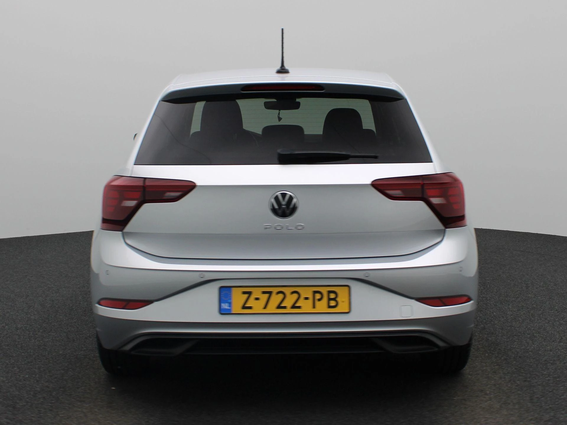 Volkswagen-Polo-image-4