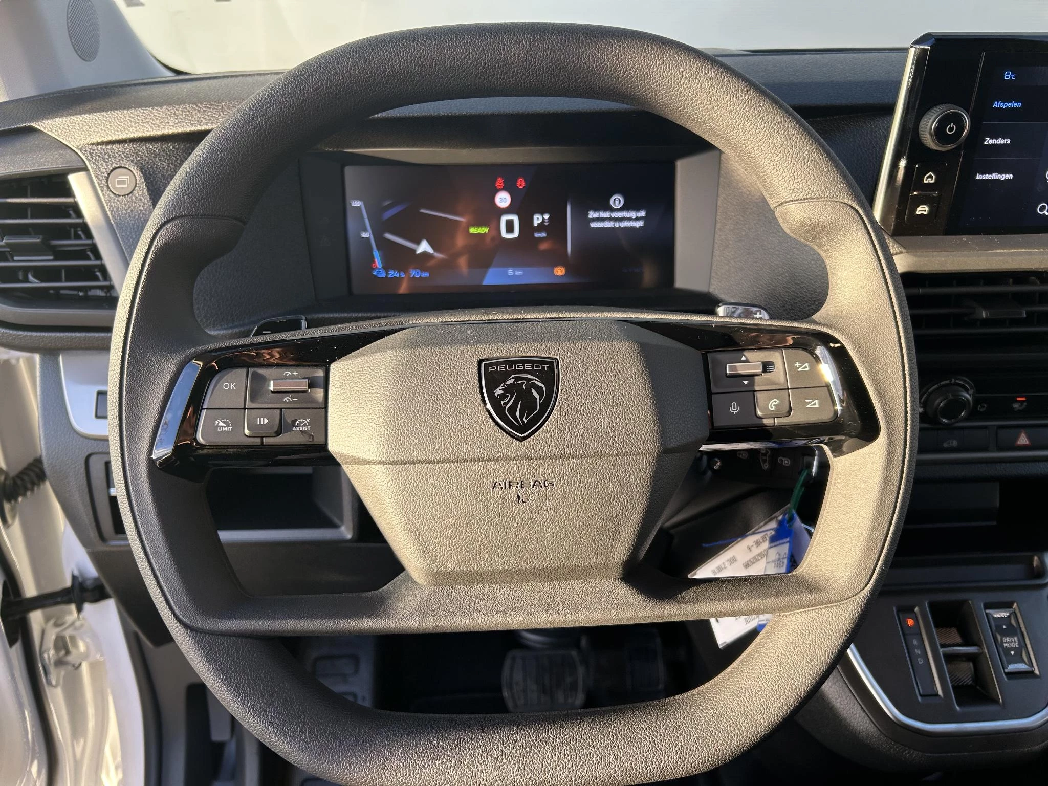 Peugeot-e-Expert-image-10