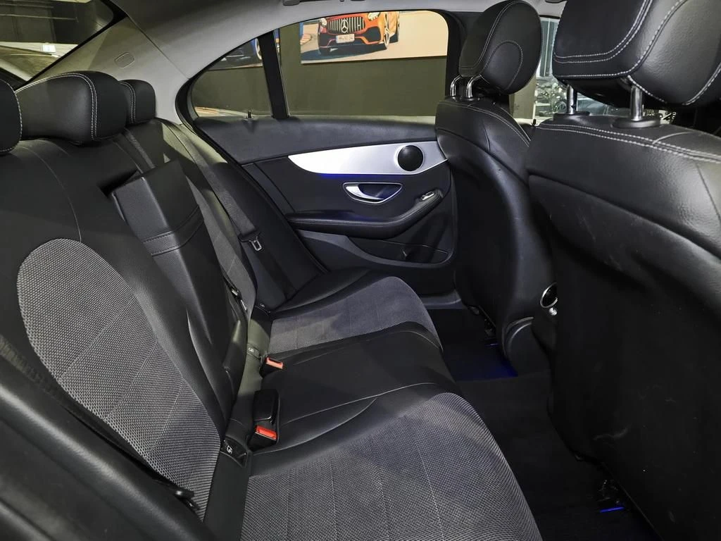 Mercedes-Benz-C-Klasse 200-image-13