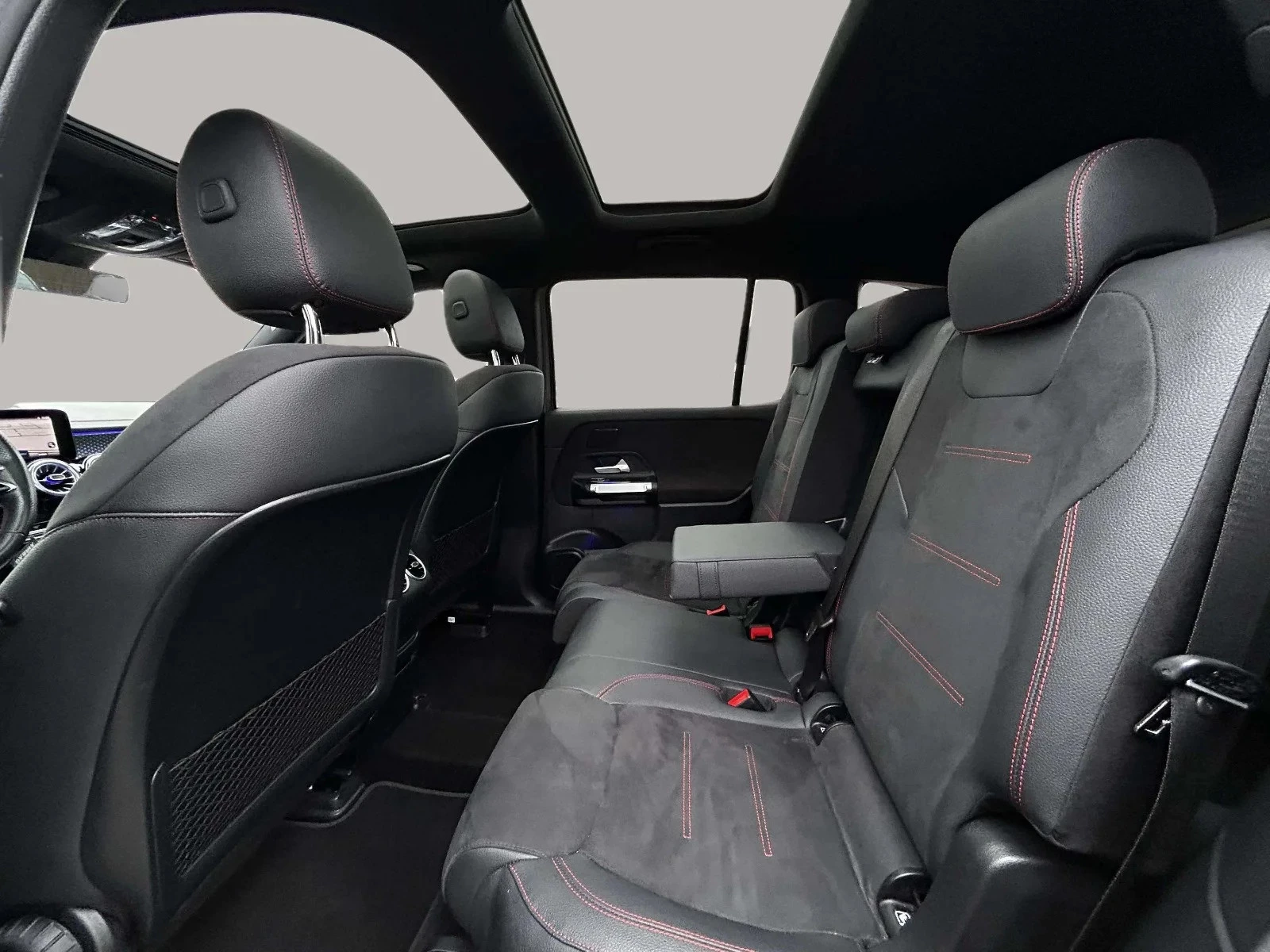 Mercedes-Benz-EQB-image-13