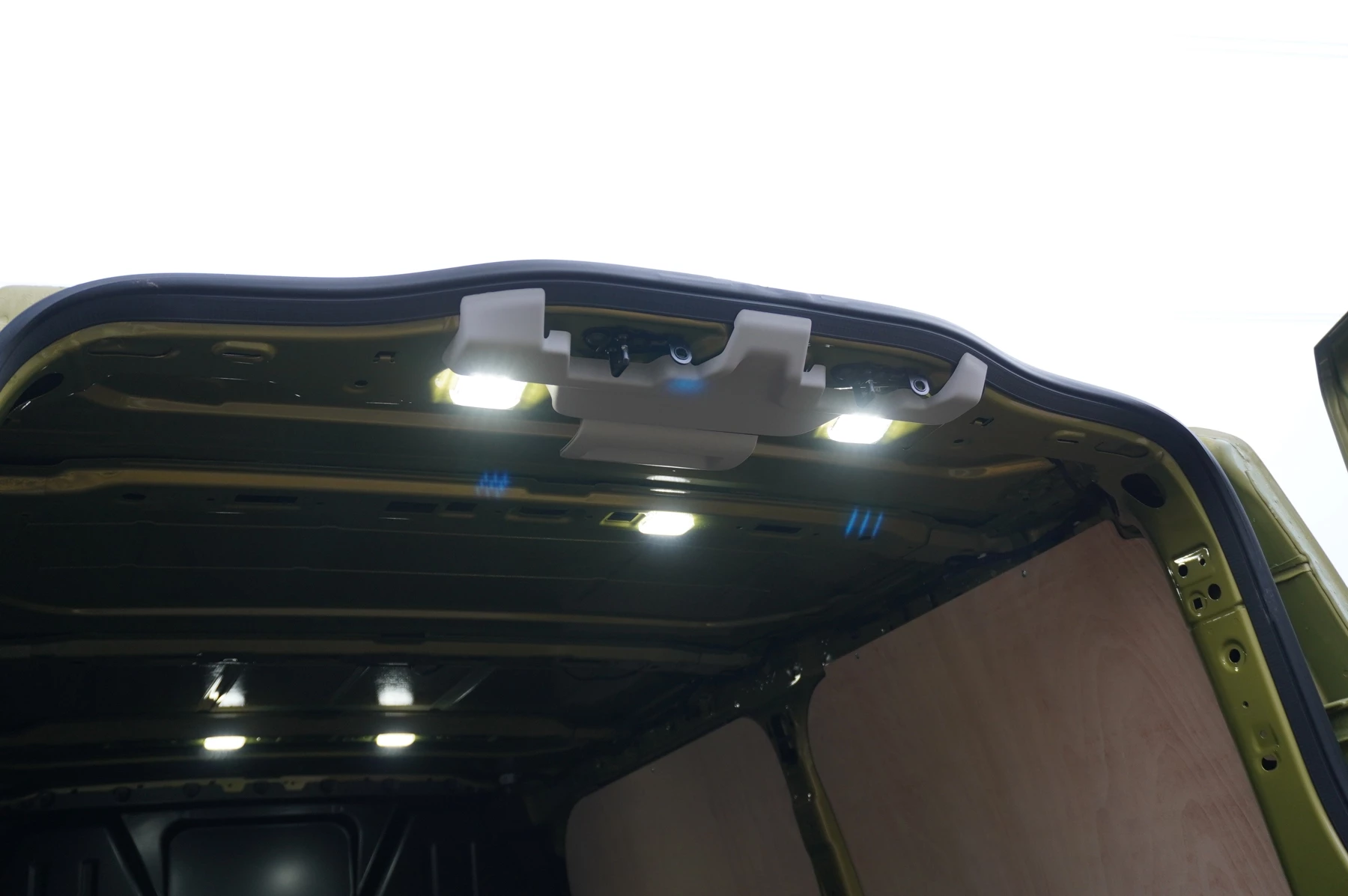 Volkswagen-Transporter-image-13