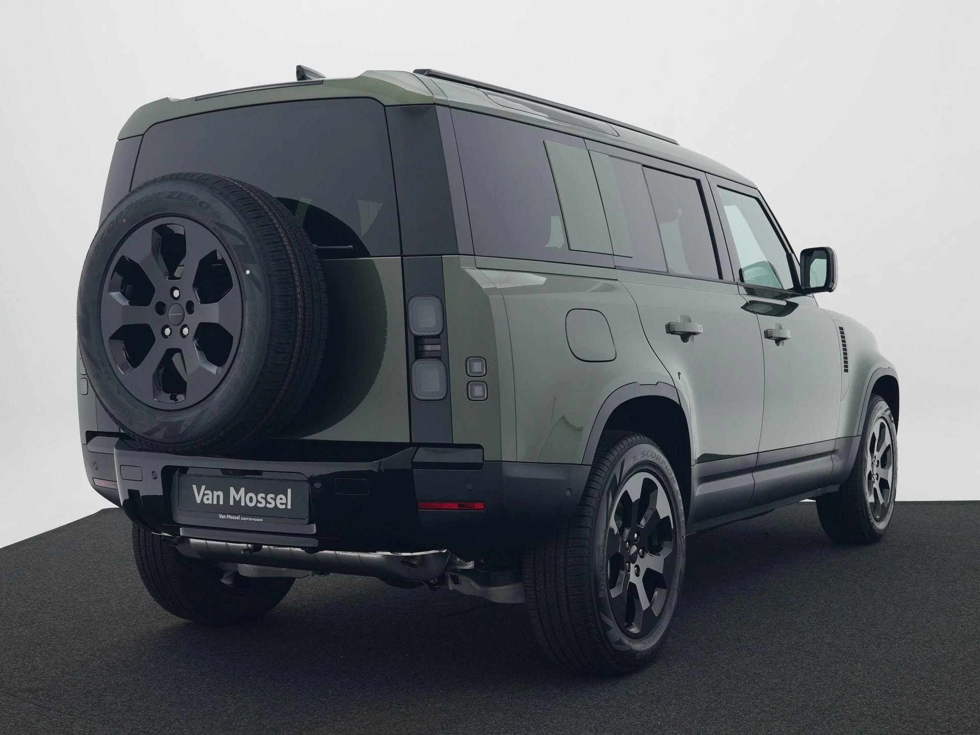 Land Rover-Defender-image-12