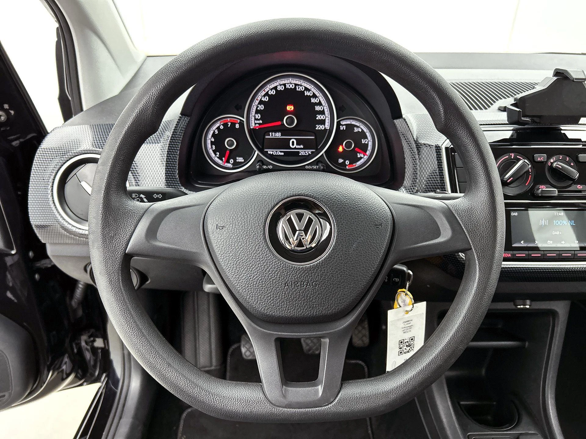 Volkswagen-up!-image-24