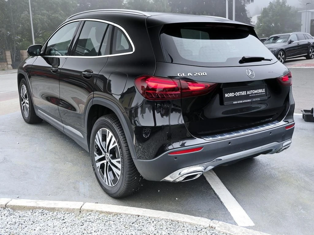 Mercedes-Benz-GLA 200-image-5