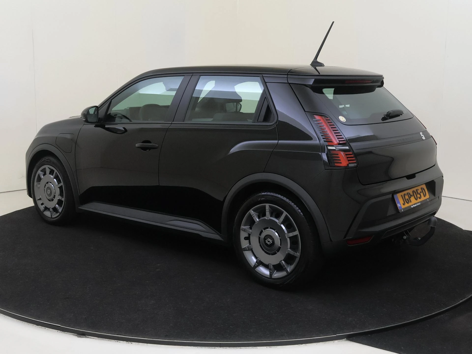 Renault-5-image-2