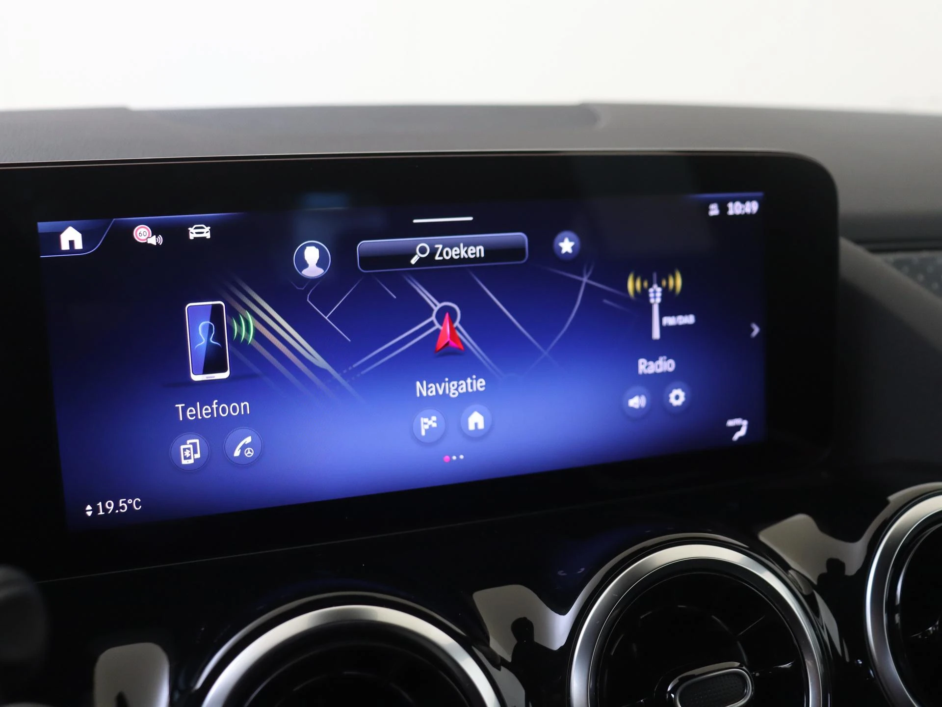 Mercedes-Benz-GLA-image-16