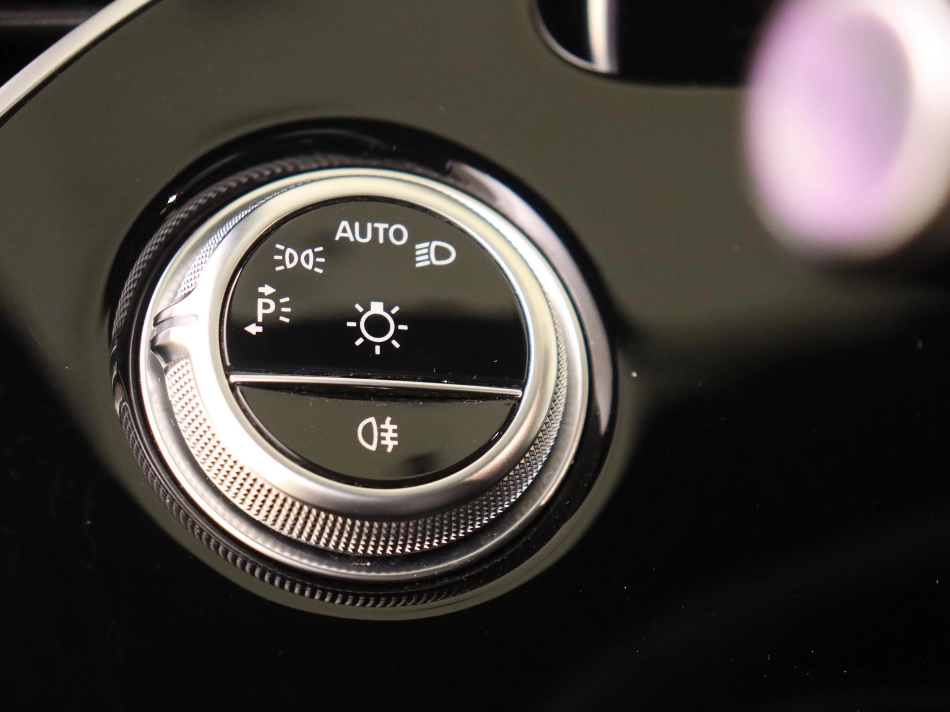 Mercedes-Benz-E-Klasse-image-34