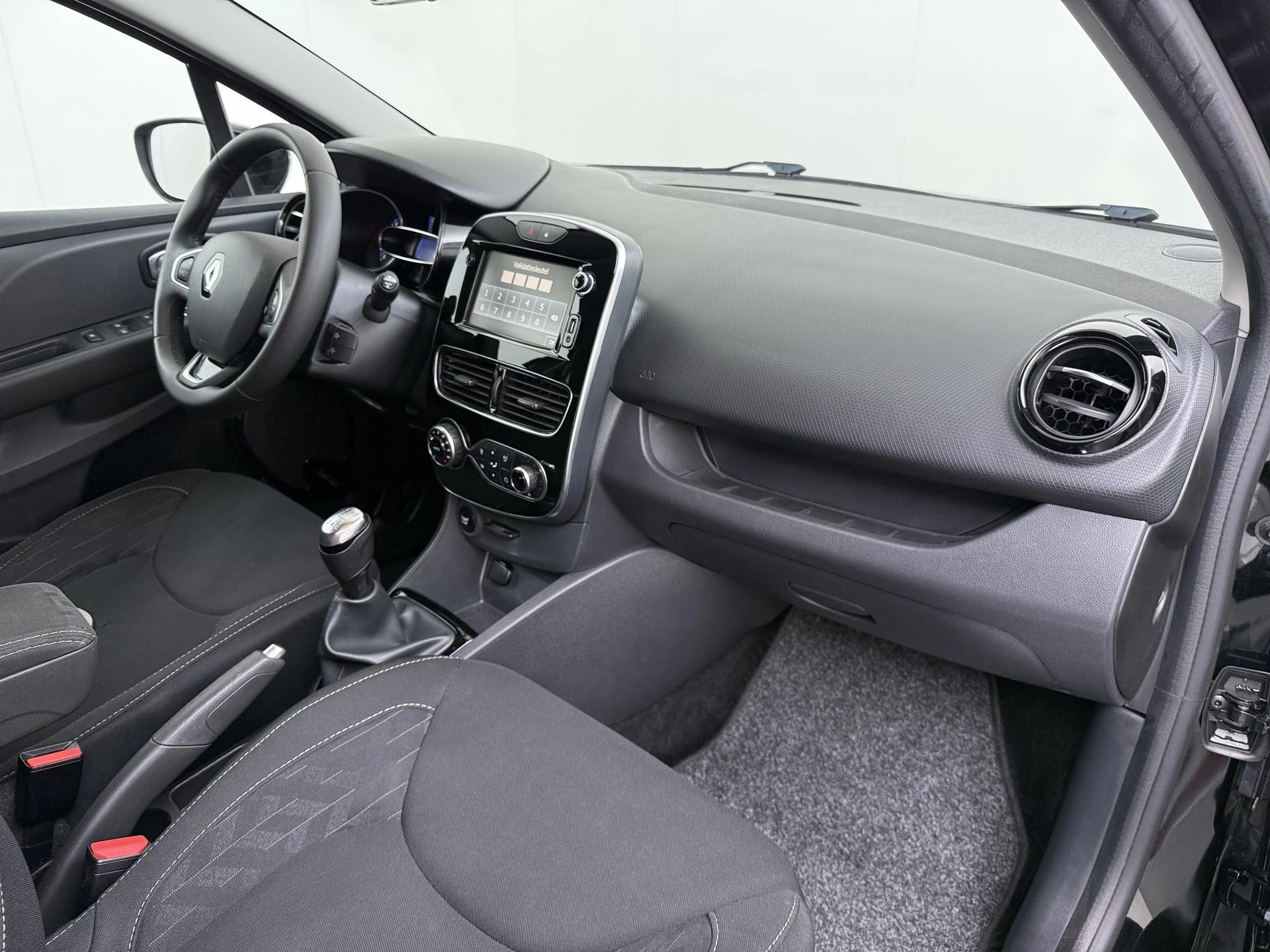 Renault-Clio-image-26
