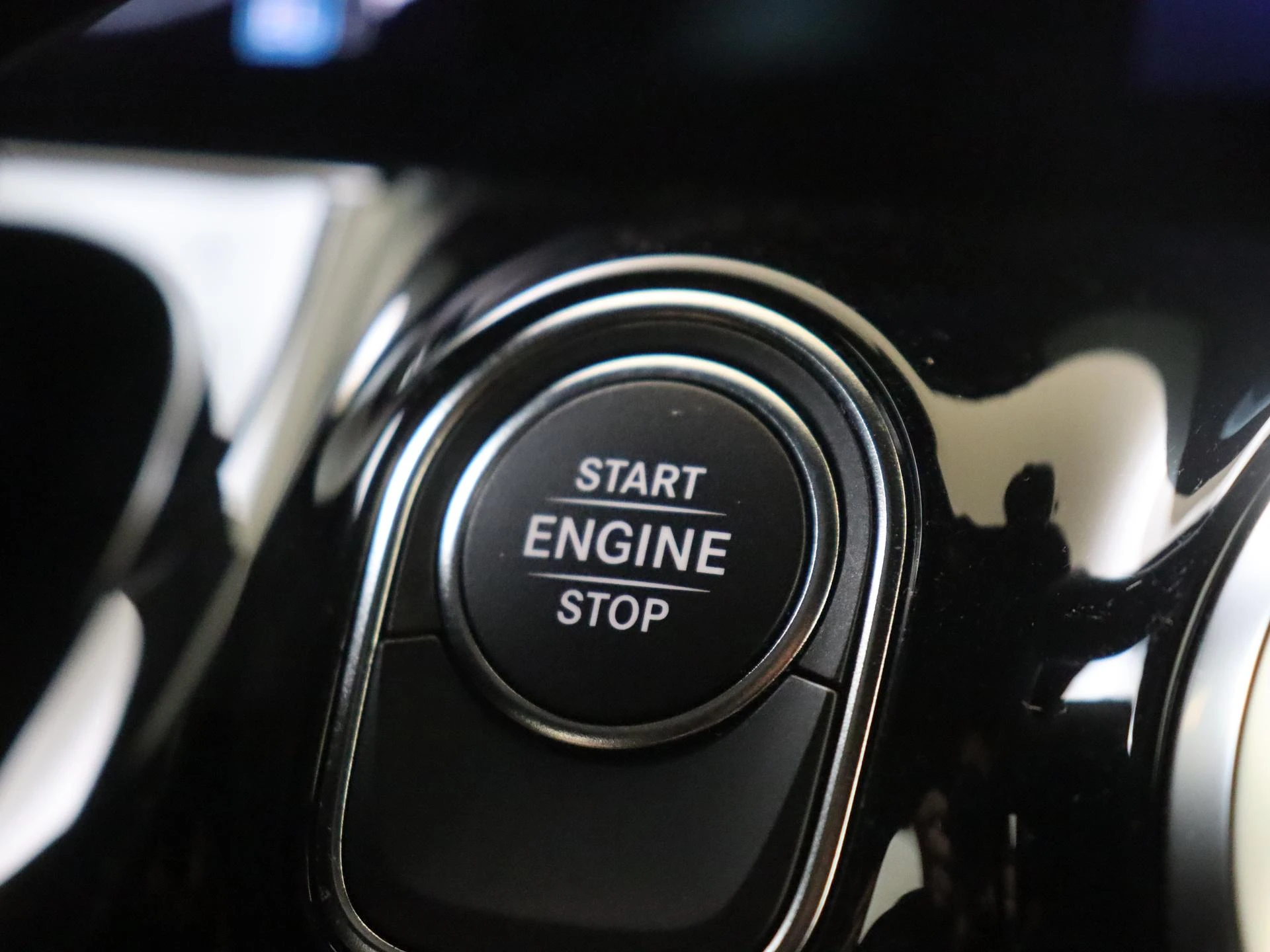 Mercedes-Benz-GLA-image-21