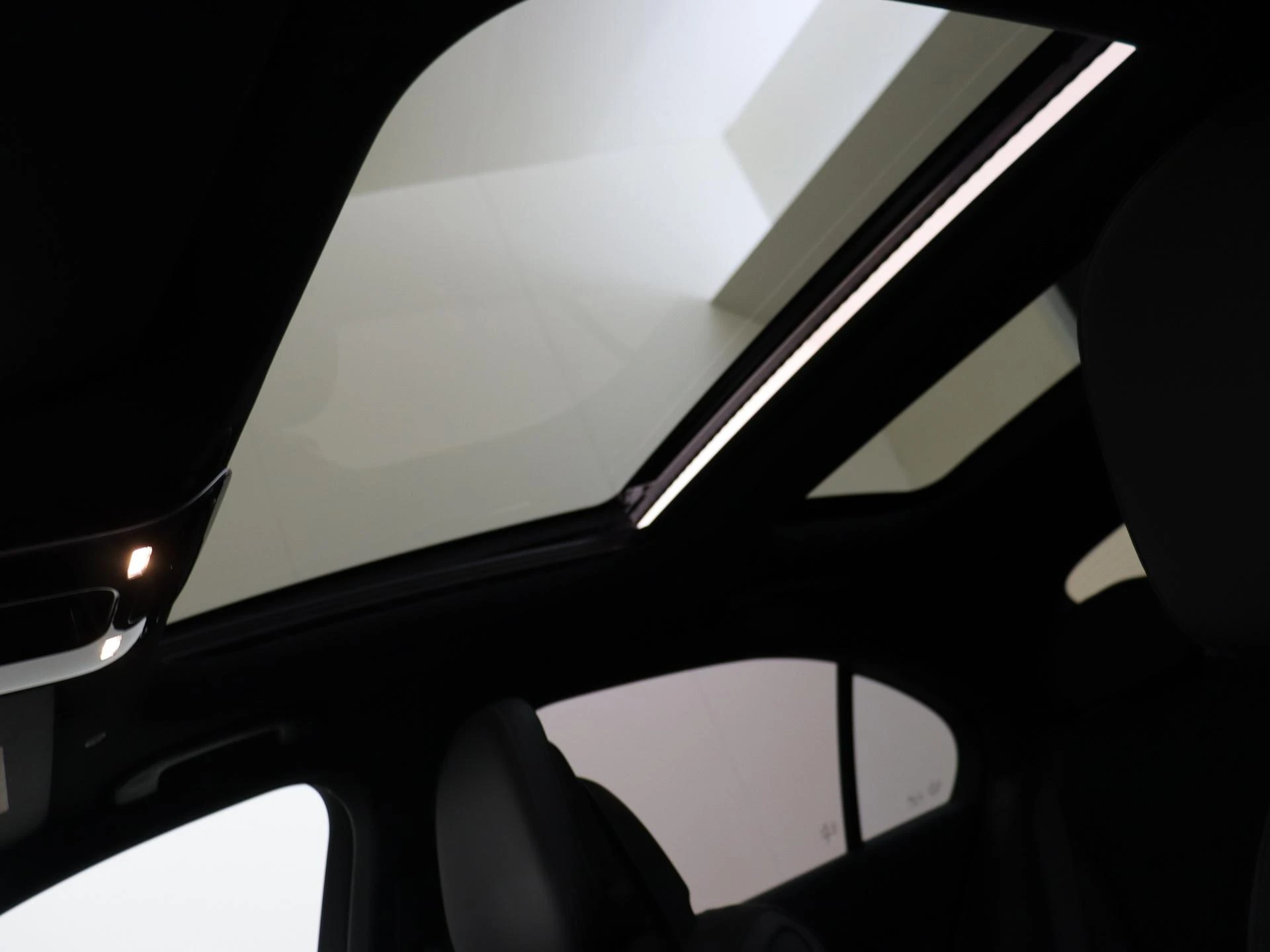 Mercedes-Benz-C-Klasse-image-27