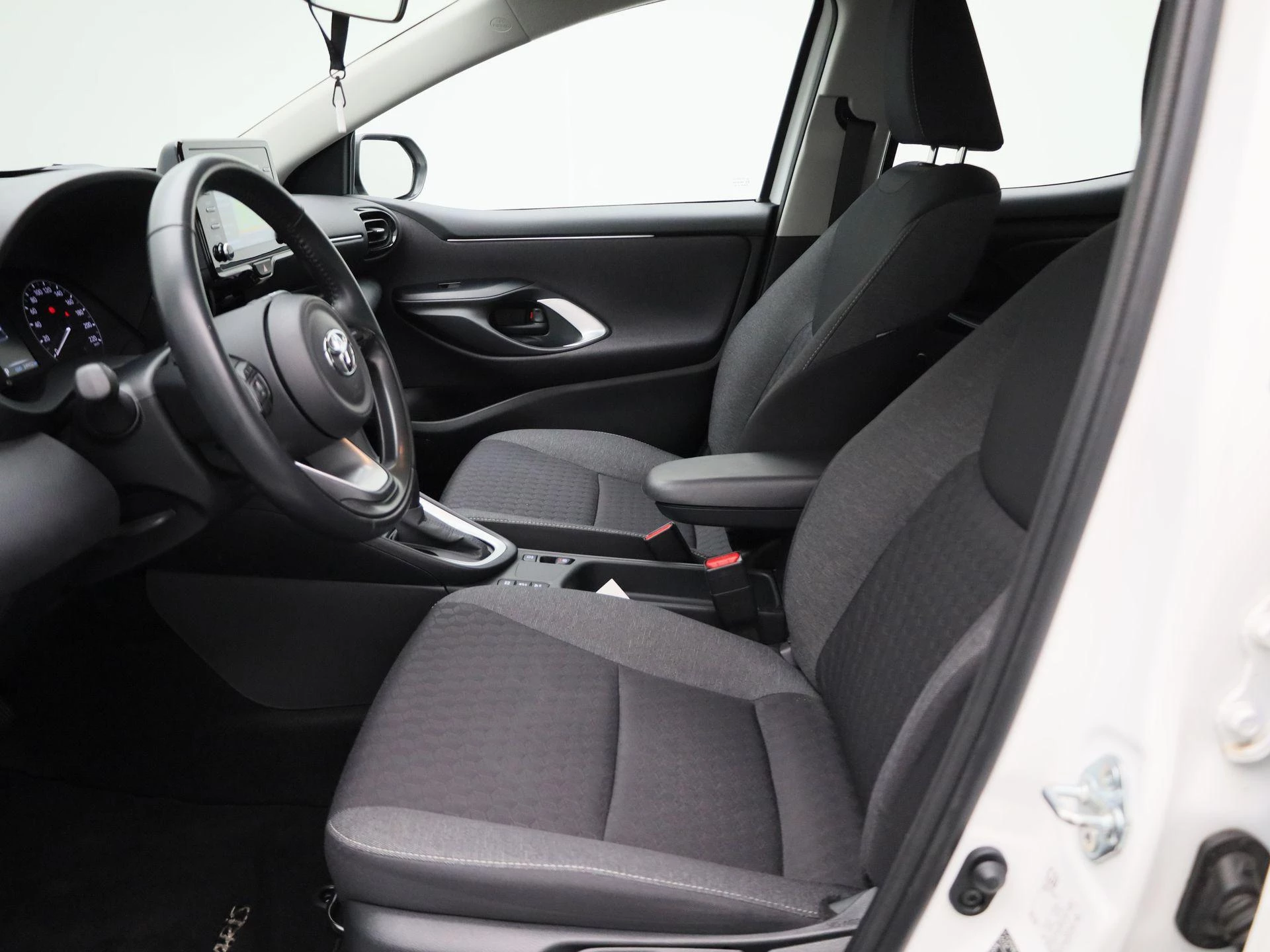 Toyota-Yaris-image-7