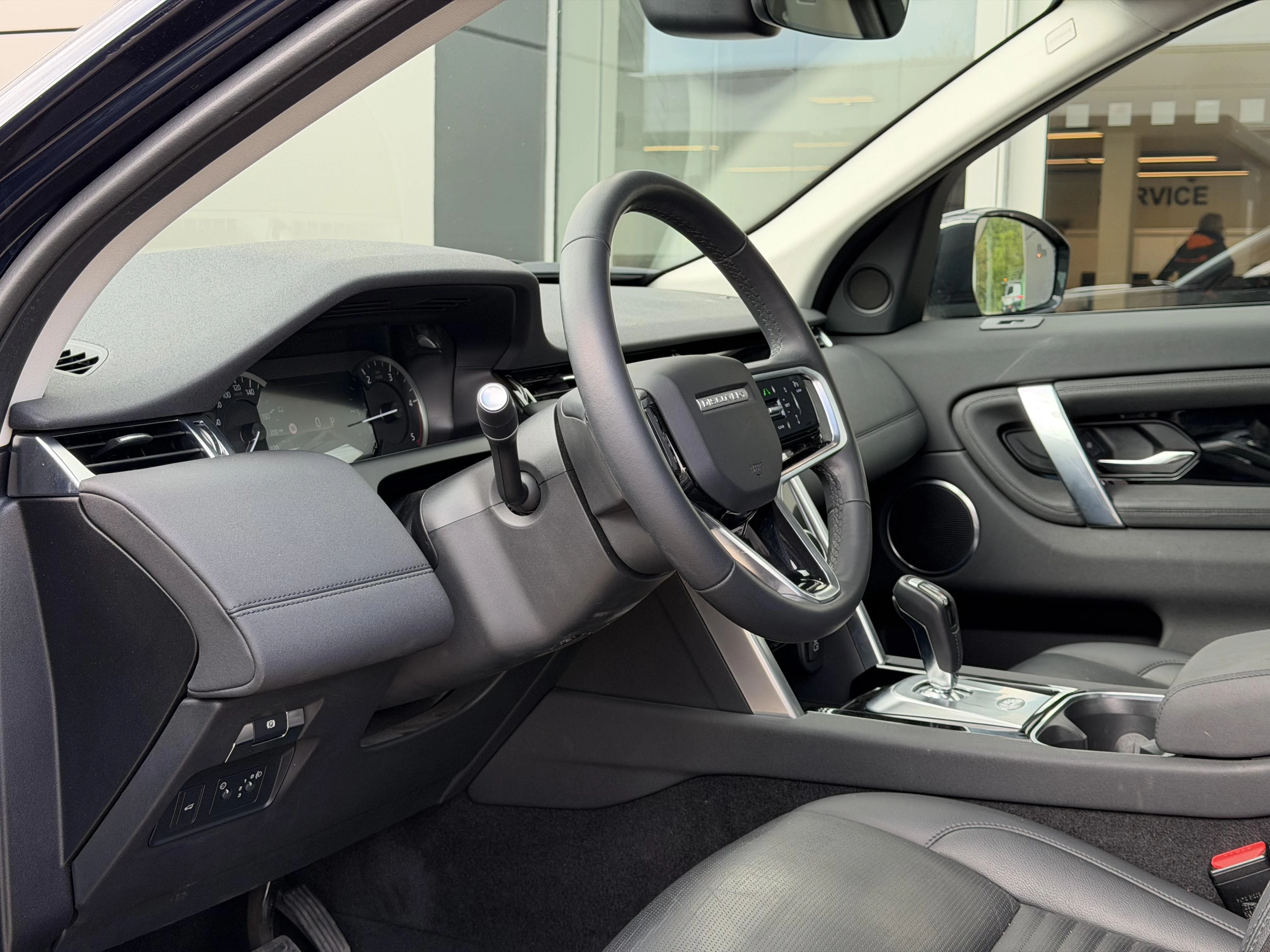 Land Rover-Discovery Sport-image-3