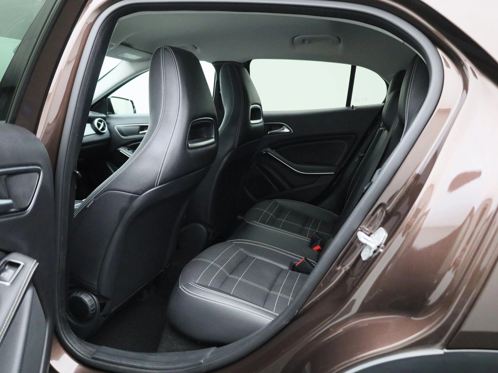 Mercedes-Benz-GLA-image-9