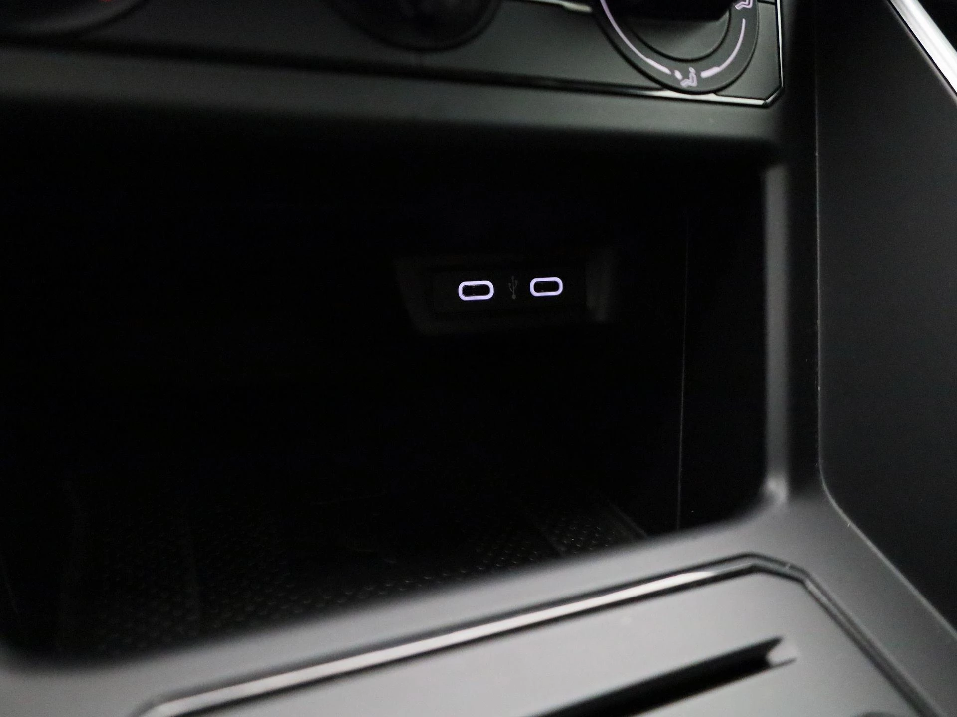 Volkswagen-Polo-image-24