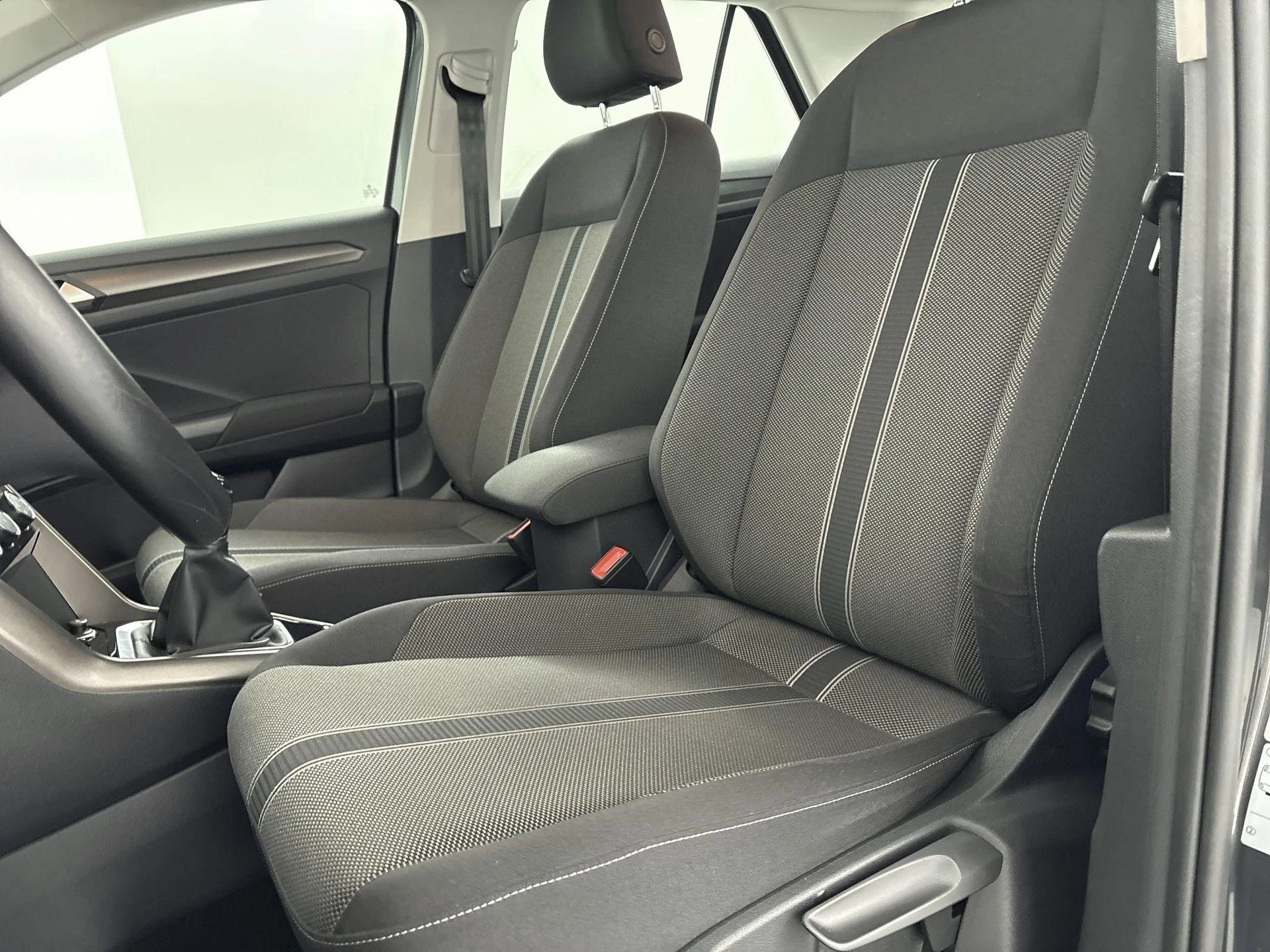 Volkswagen-T-Roc-image-5