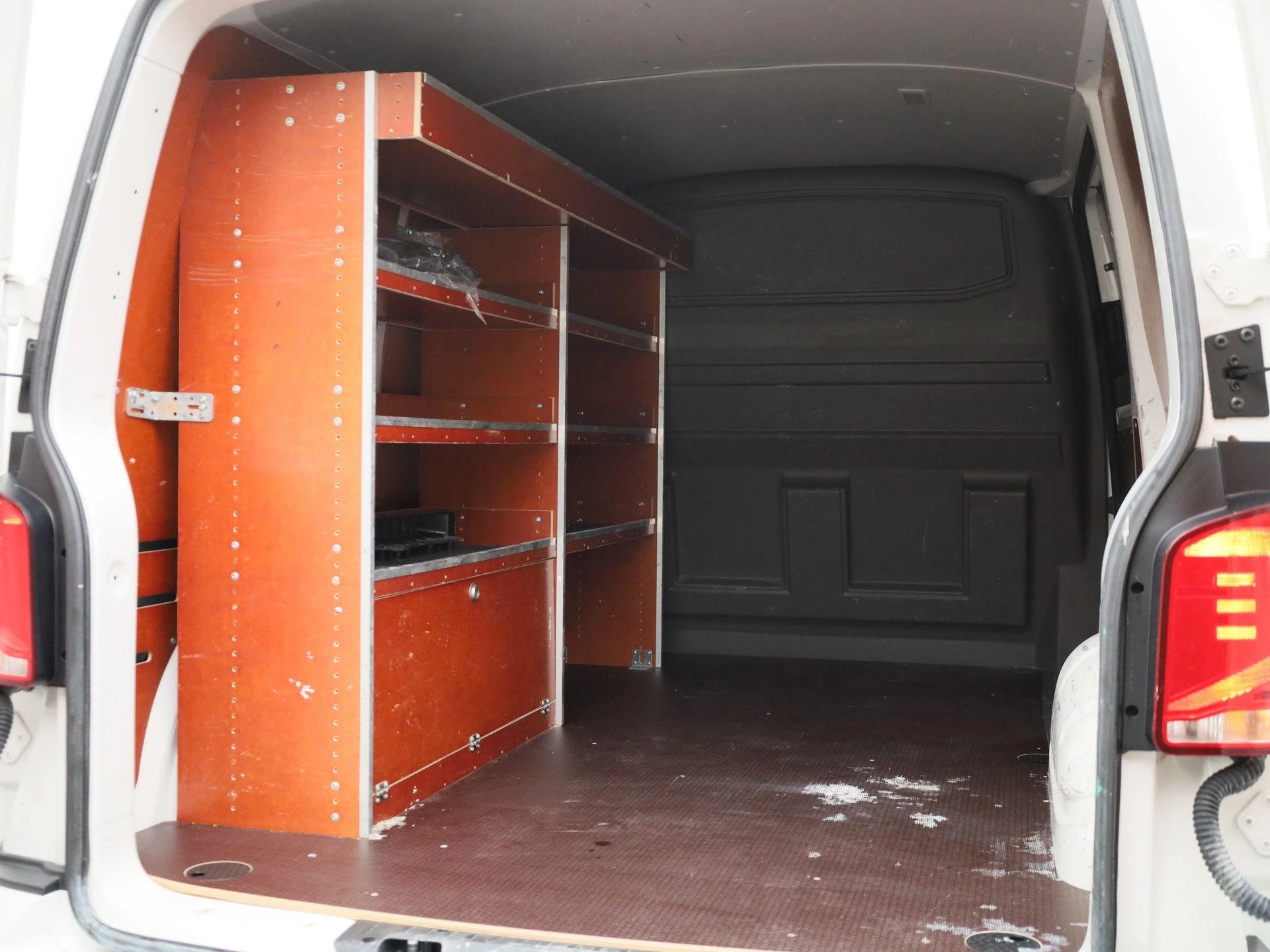 Volkswagen-Transporter-image-16