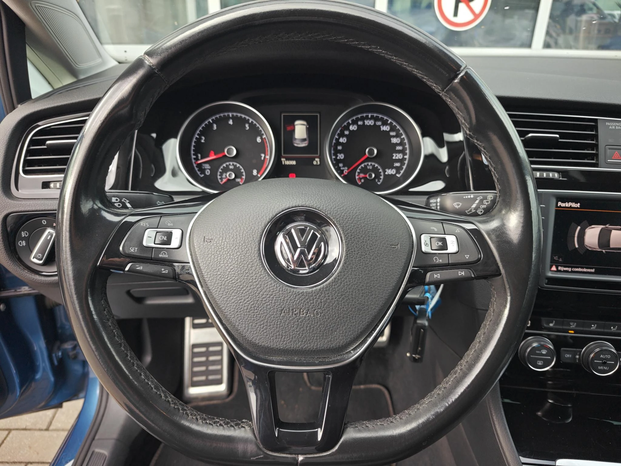 Volkswagen-Golf-image-10