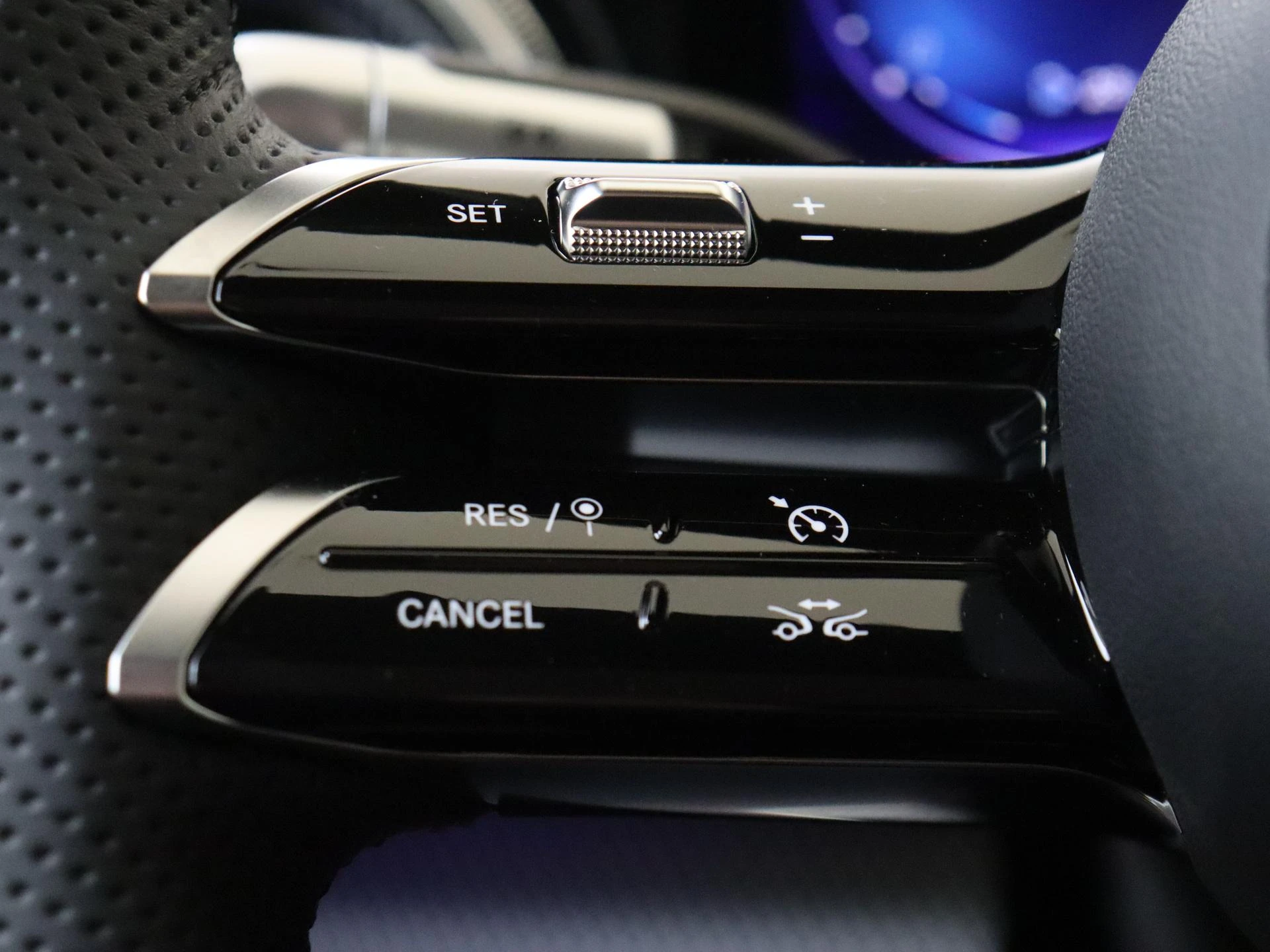 Mercedes-Benz-C-Klasse-image-10