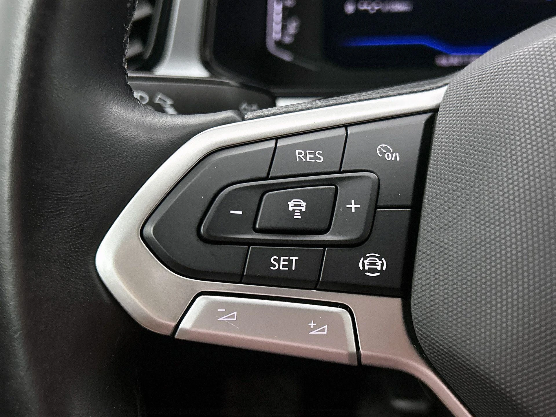 Volkswagen-T-Roc-image-5